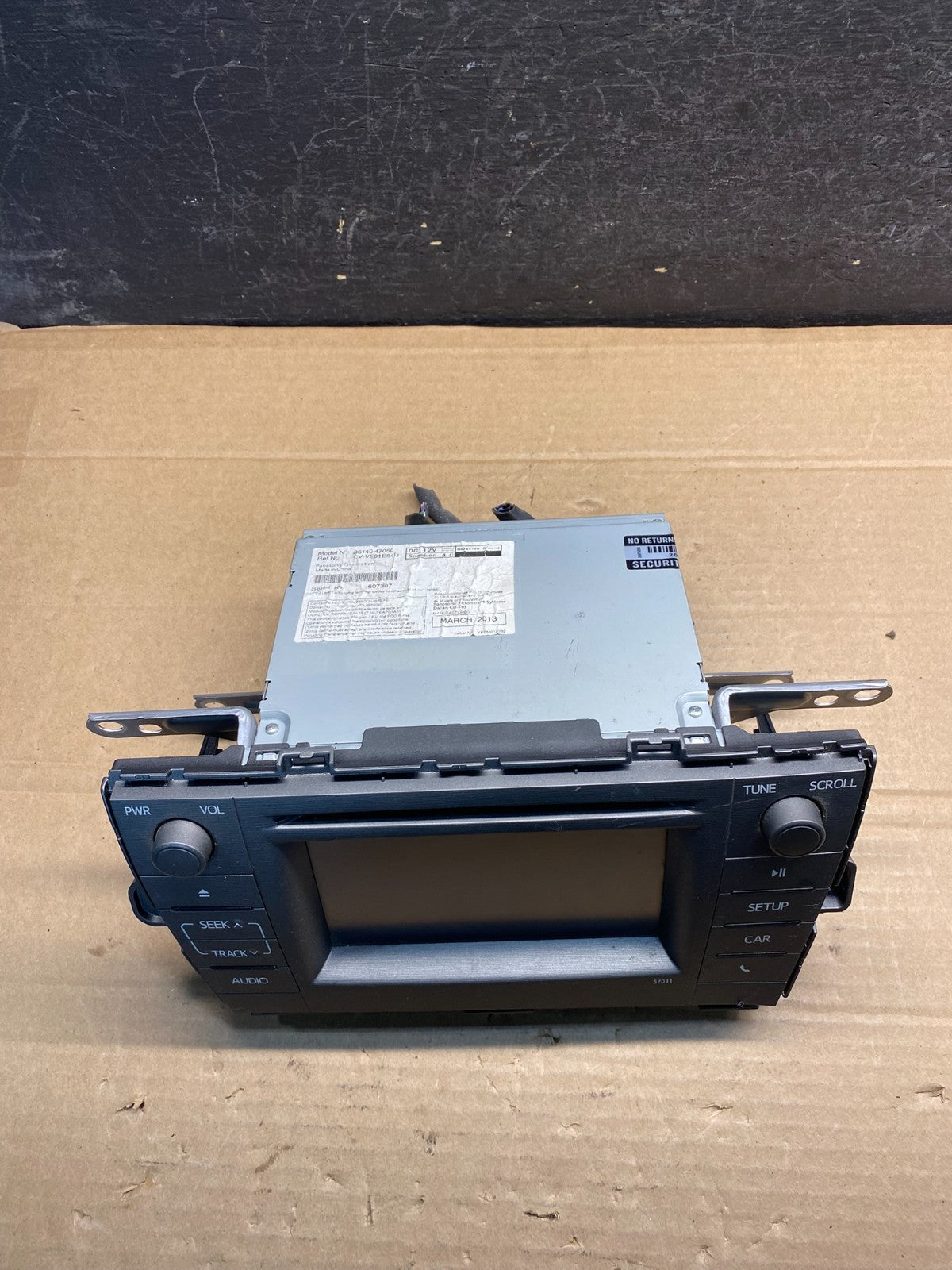2012 to 2015 Toyota Prius V Radio Stereo Receiver CD Player ae8172 DG3