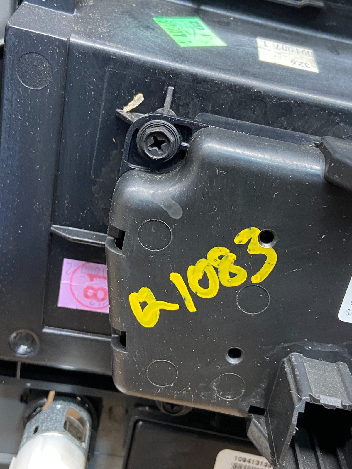 2008 to 2012 Jeep Liberty Dash Climate Temperature Control Radio Bezel Q1083 DG7
