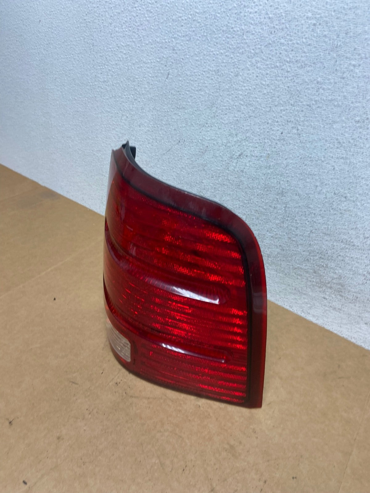 2002 to 2005 Ford Explorer Right Passenger Rh Side Tail light AE2983 LK1