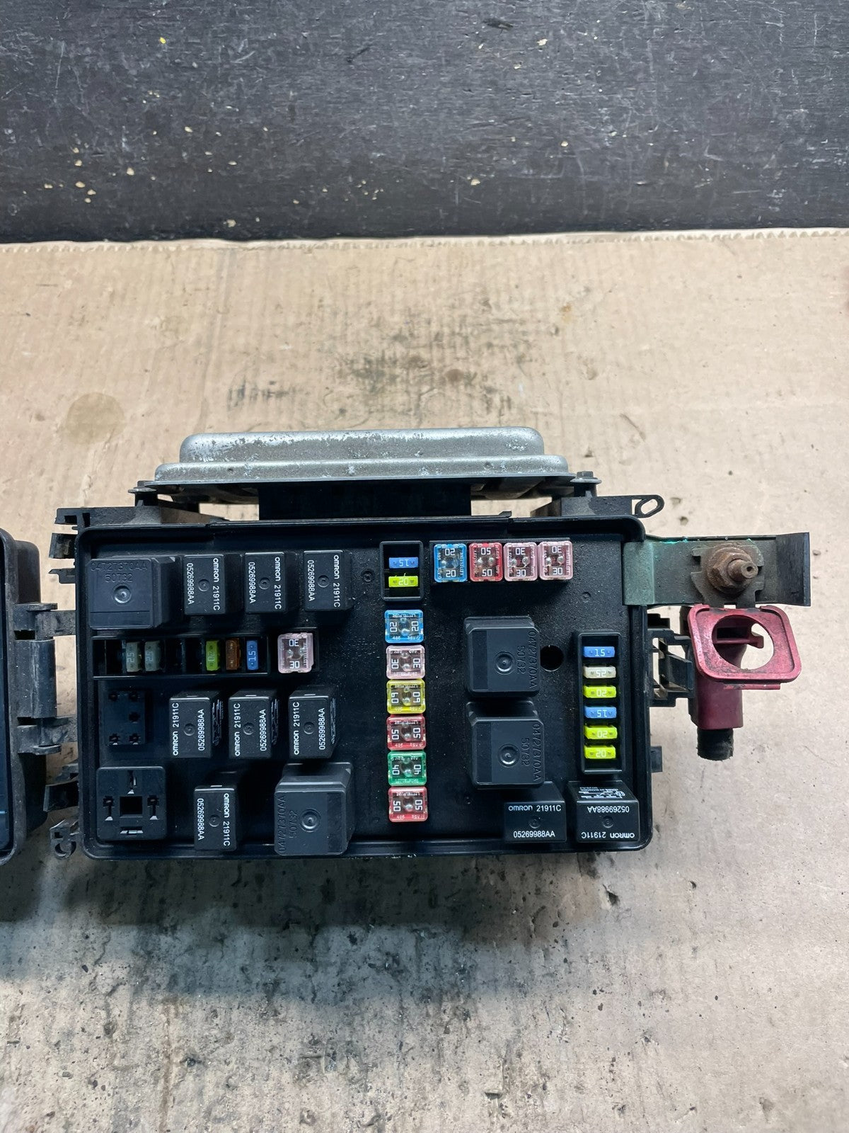 2005 Dodge Charger  Fuse Box Body Control Module BCM t2886 DG4