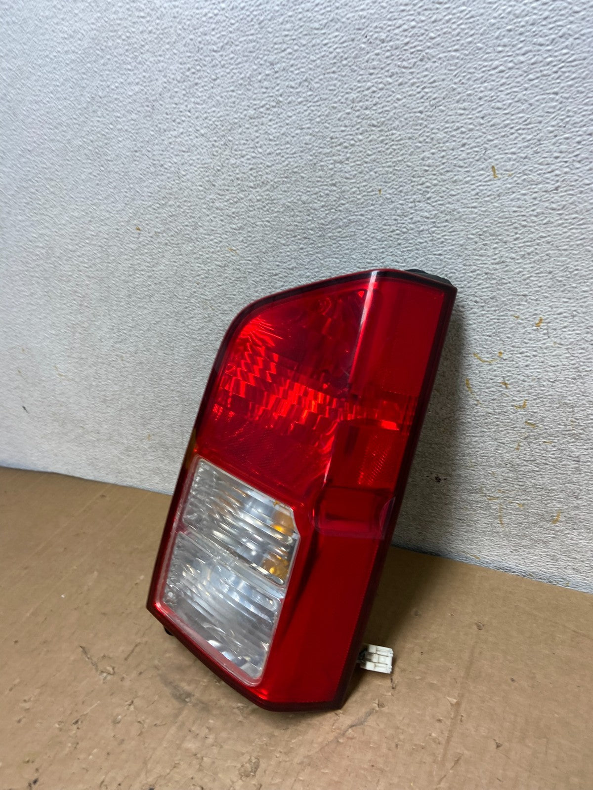 2005 to 2012 Nissan Pathfinder Right Passenger RH Side Tail Light AI9087 LK1