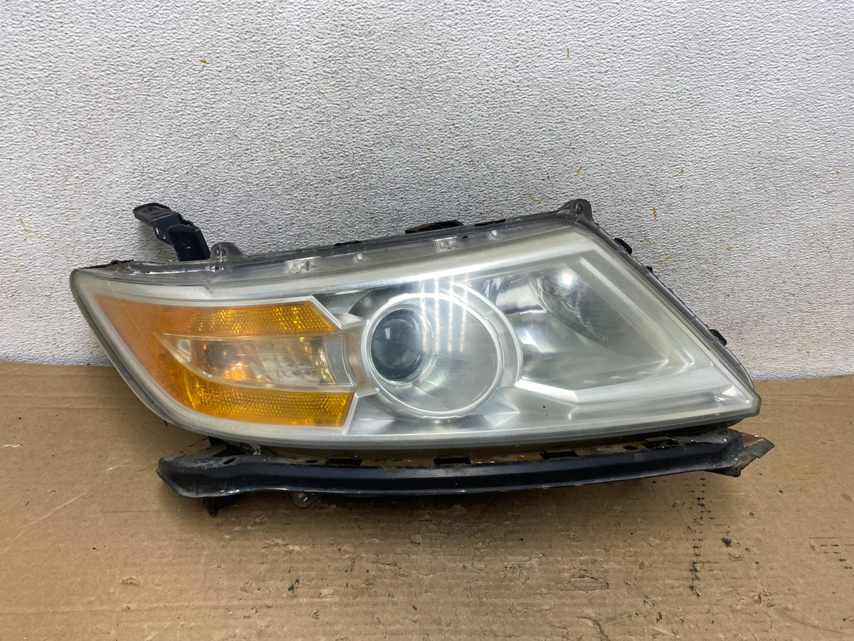 2011 to 2013 Honda Odyssey Front Right Passenger Headlight Halogen AH9266 DW0