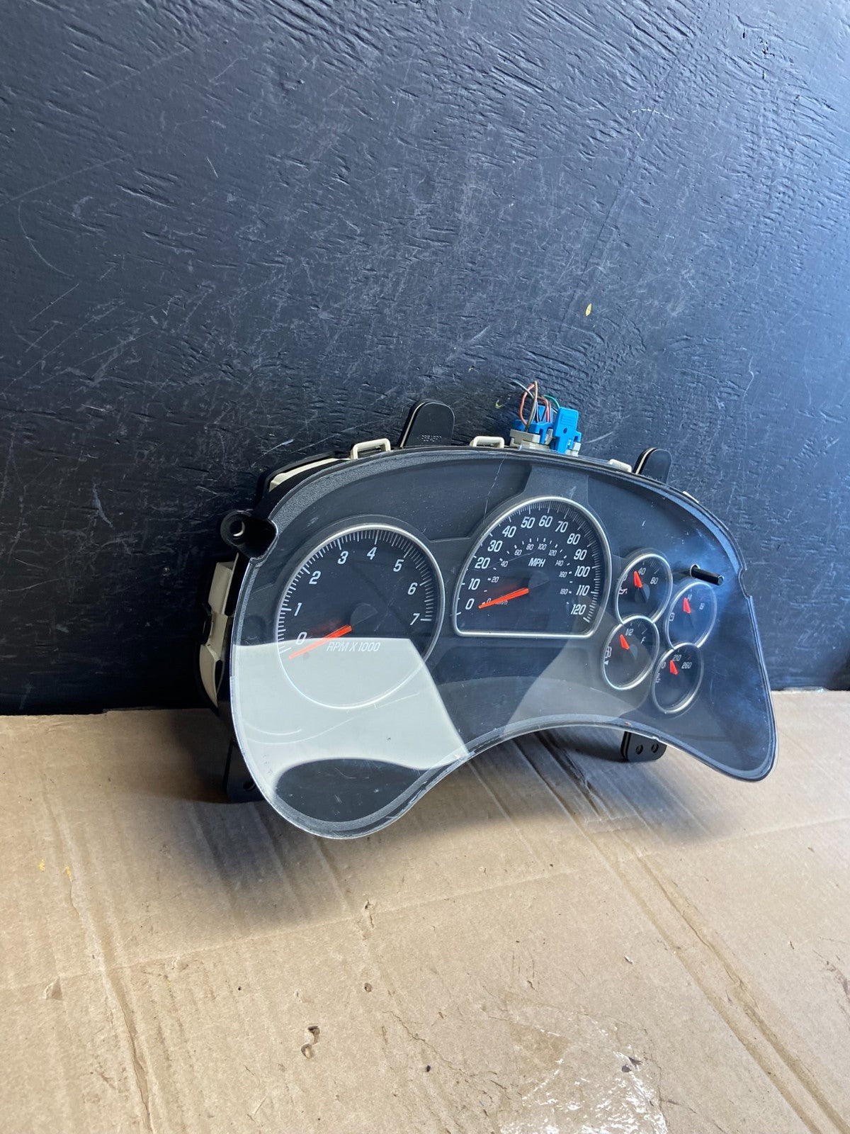 2006 - 2009 GMC Envoy Speedometer Cluster Gauge ad7216 DG2