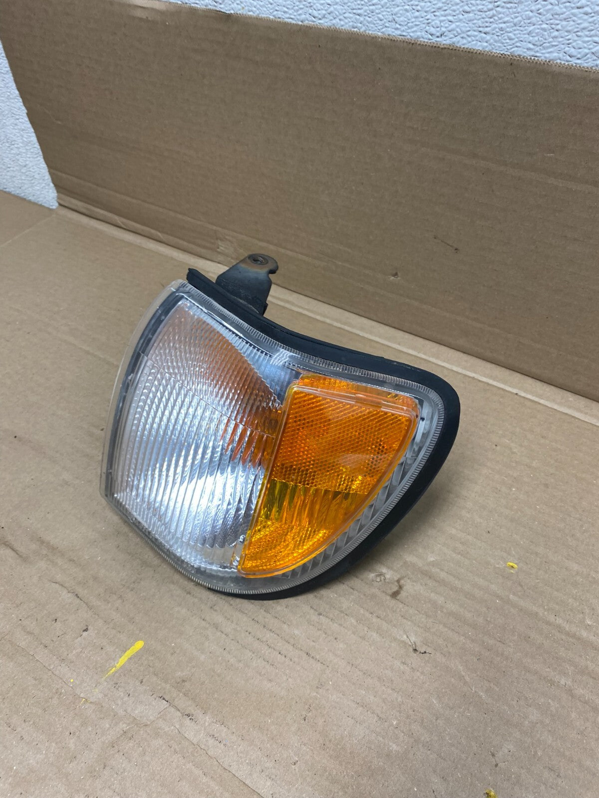1999-2004 Nissan Pathfinder Front Left Driver Turn Signal Oem O2434 DW1
