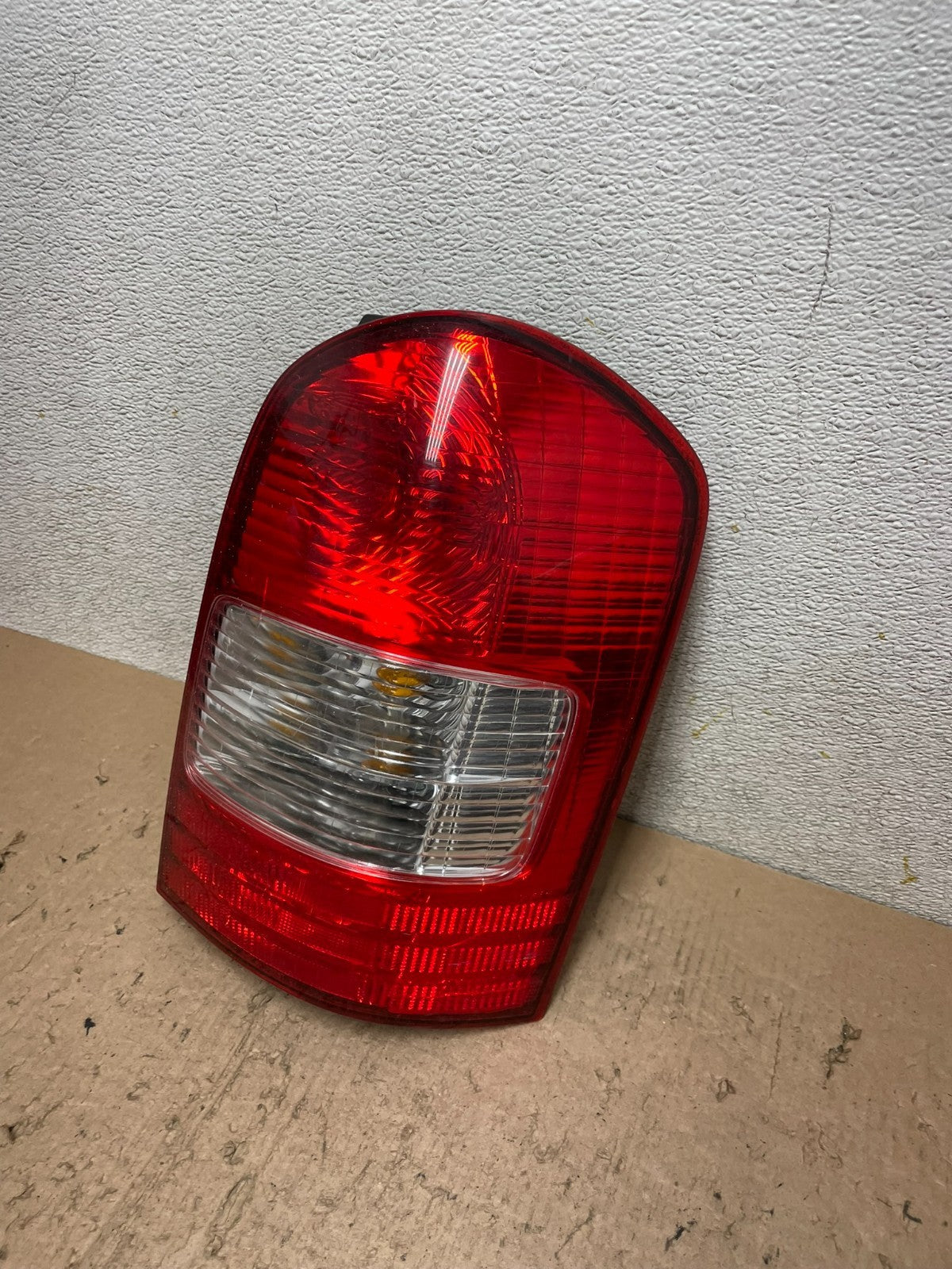 2000 2001 Mazda Mpv Right Passenger RH Side Tail Light Oem q3852 DG1
