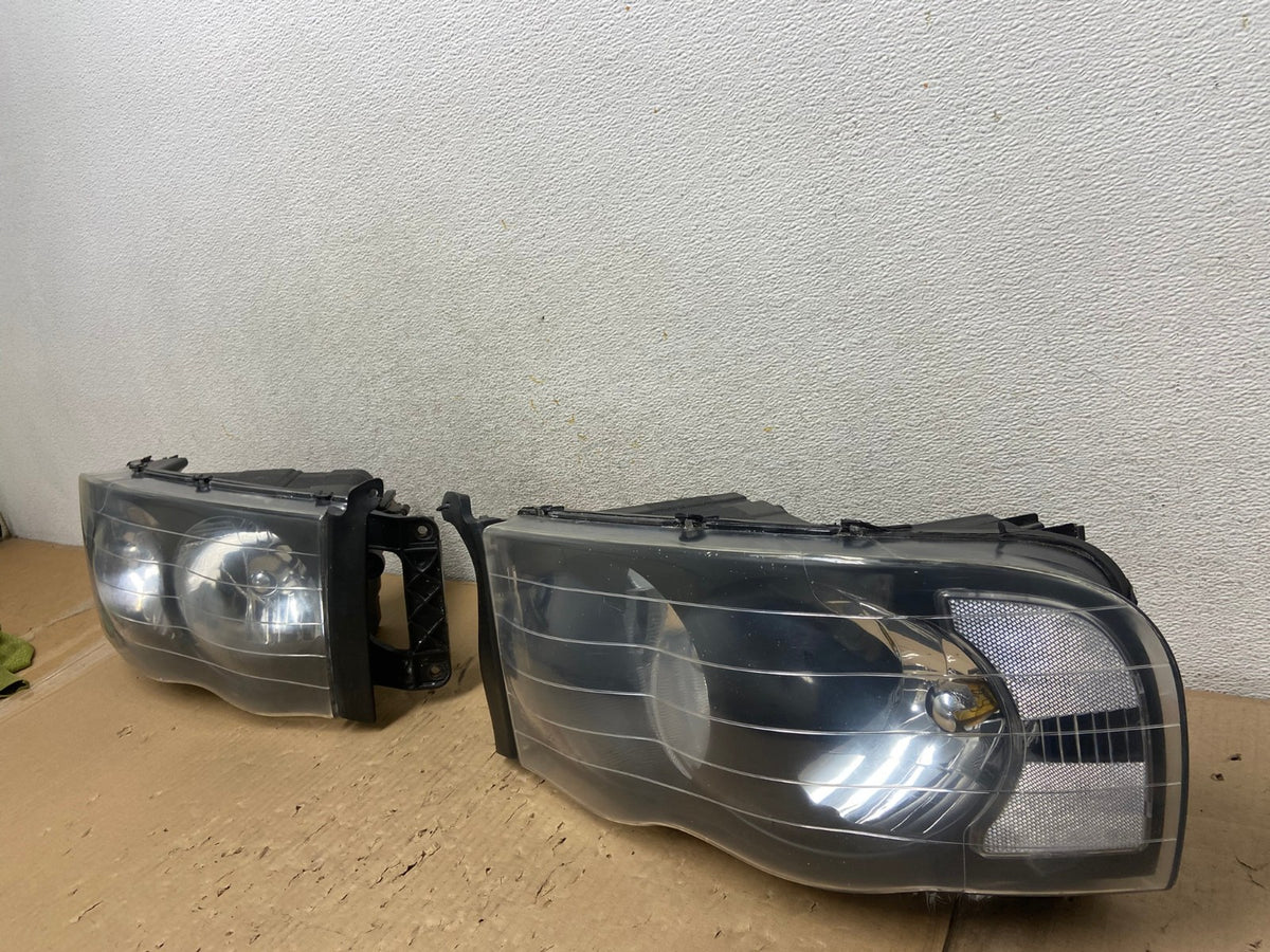 2002 to 2005 Dodge Ram Left+Right Side Halogen Headlights AH2780 LK2