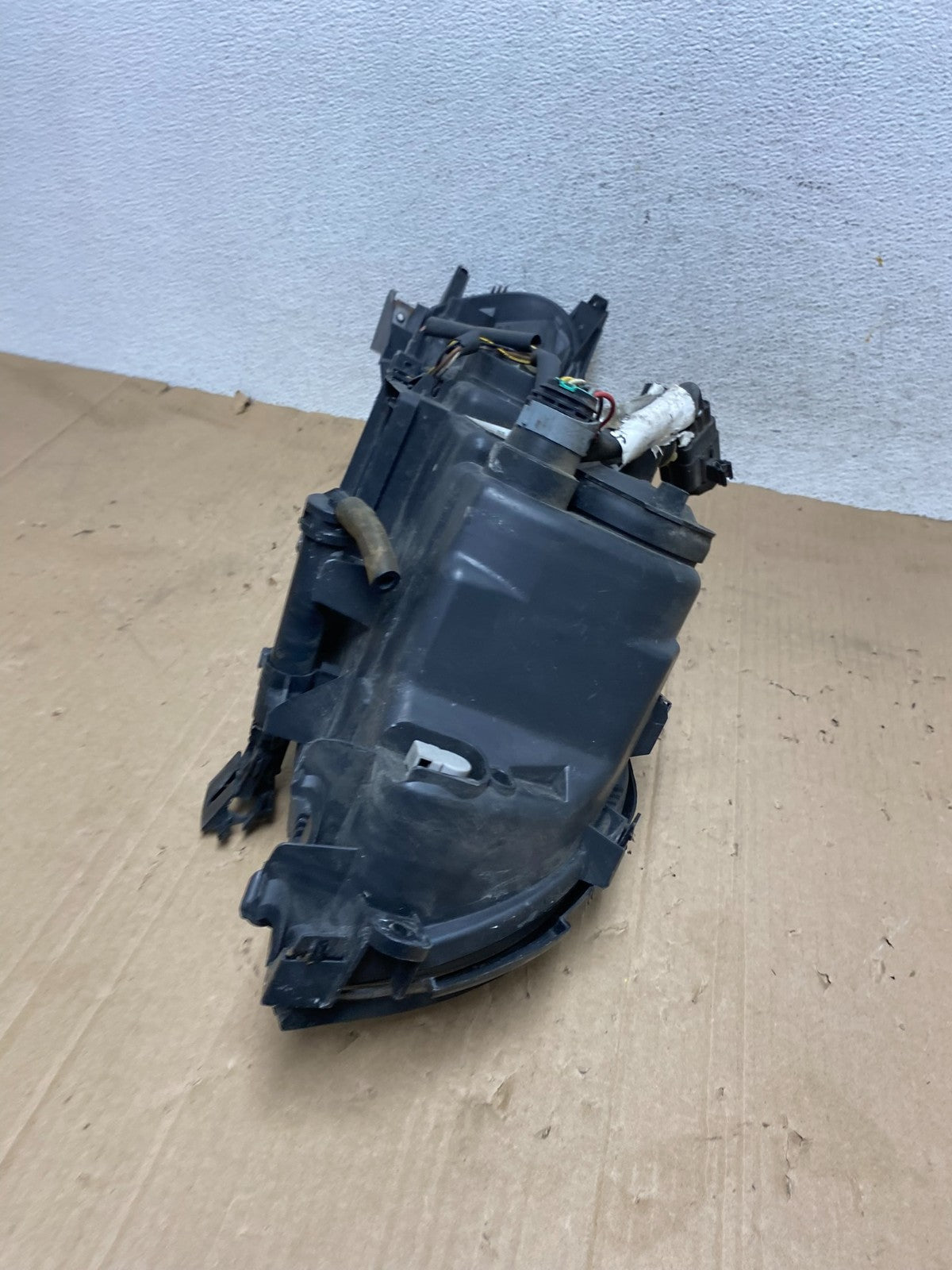 2005 to 2009 Volvo S60 Left Halogen Driver Side Headlight AE9247 DW6