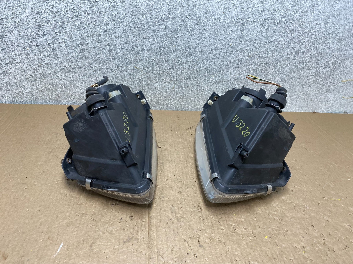 1998 to 2001 Volkswagen Passat Left+Right Side Headlights OEM V3220 DW10