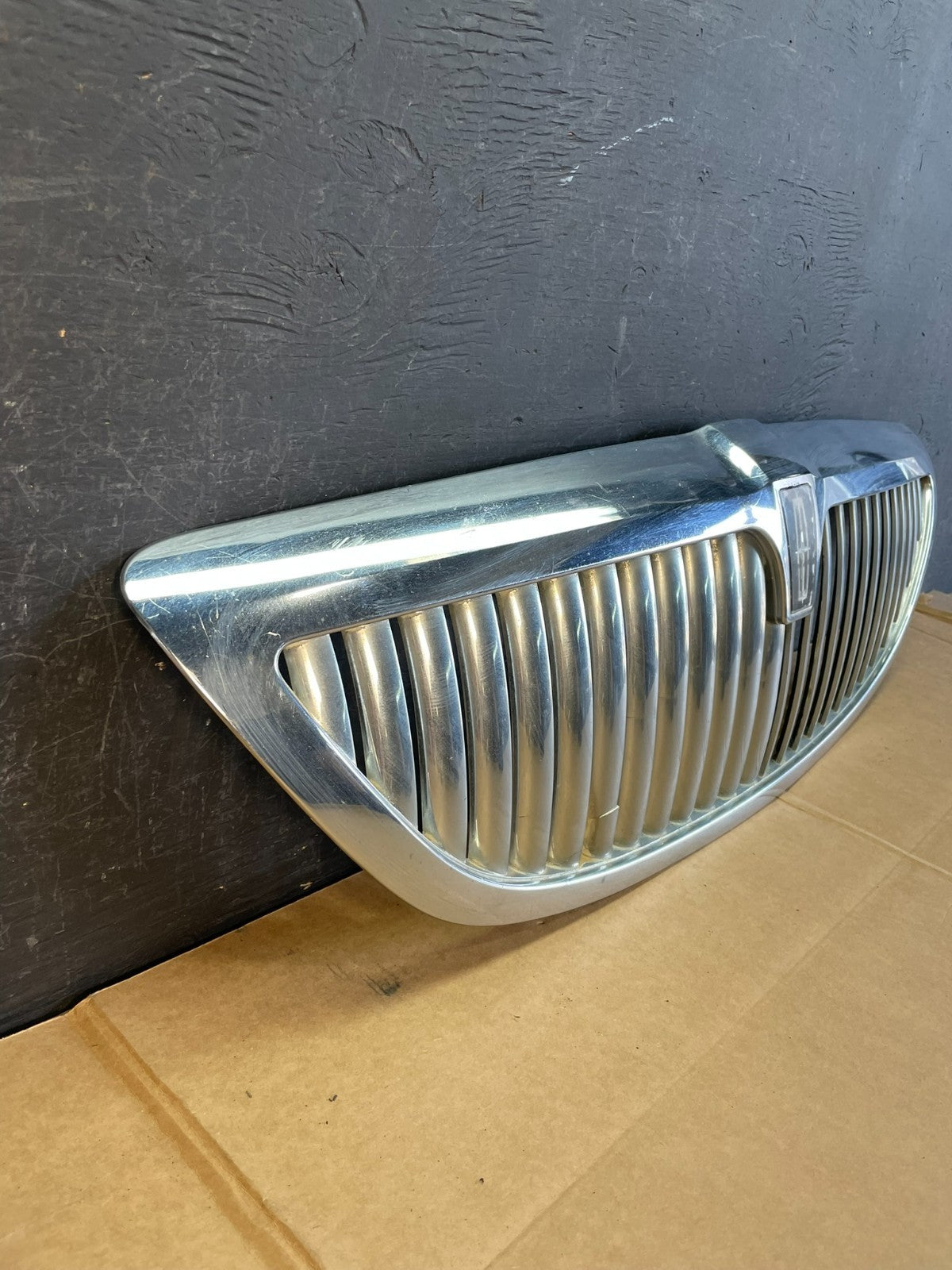 2003 to 2011 Lincoln Town Car Front Upper Grille Grill Chrome W/Emblem AE0784 DG2
