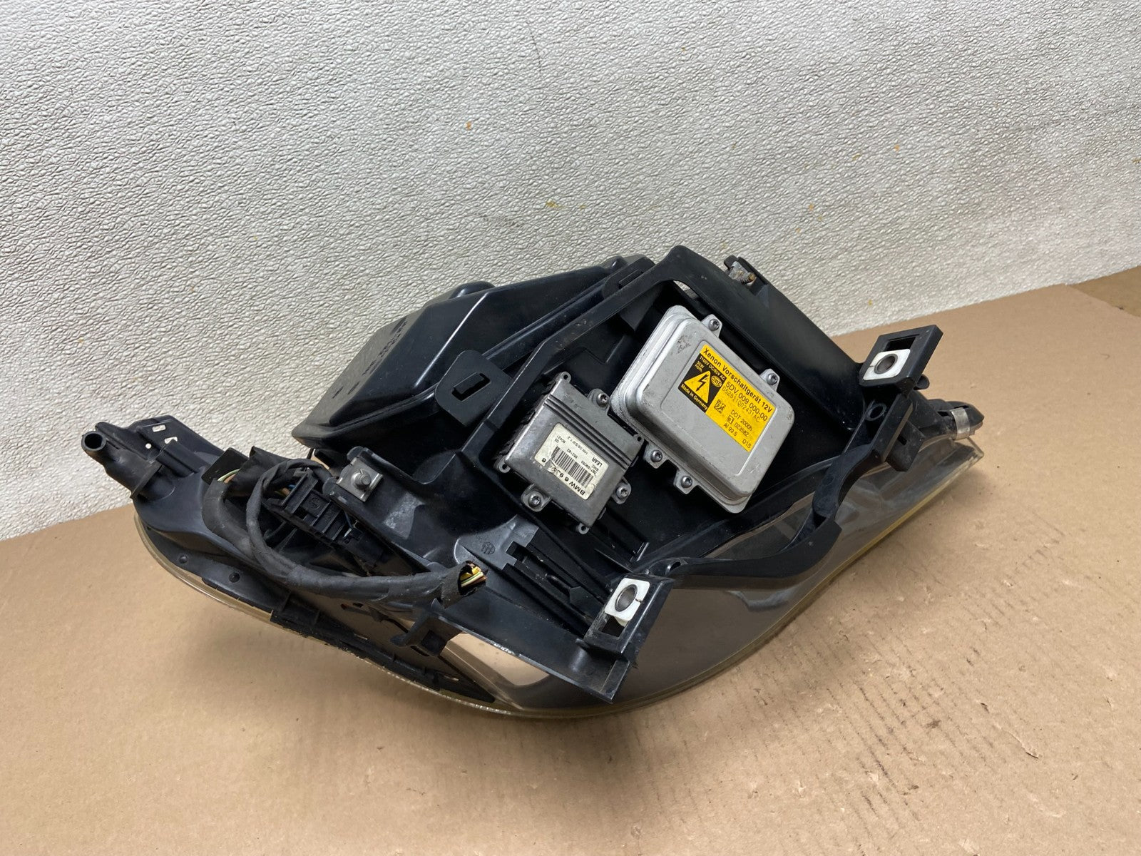 2004 to 2007 BMW 525i 5 Series Headlight Left LH Xenon AFS AB5946 DW7