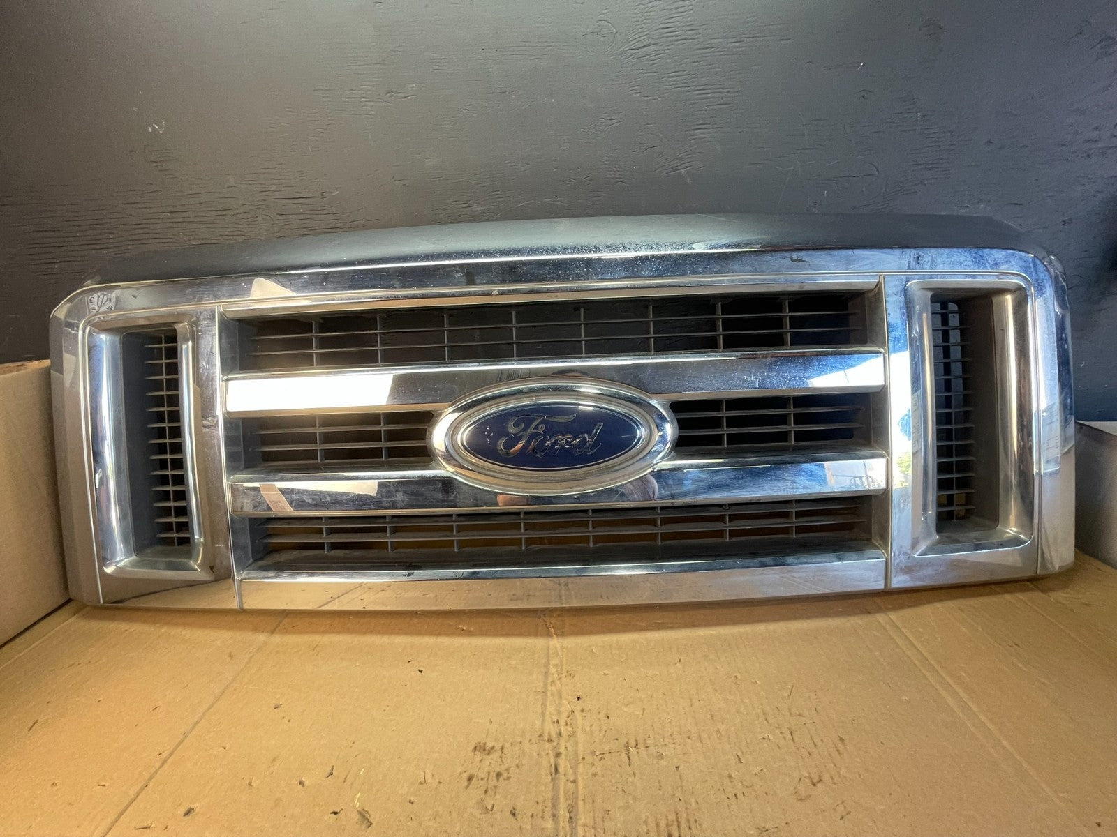 2008 to 2014 Ford Econoline E150 E250 Front Upper Chrome Grill Grille ac5462 DG0