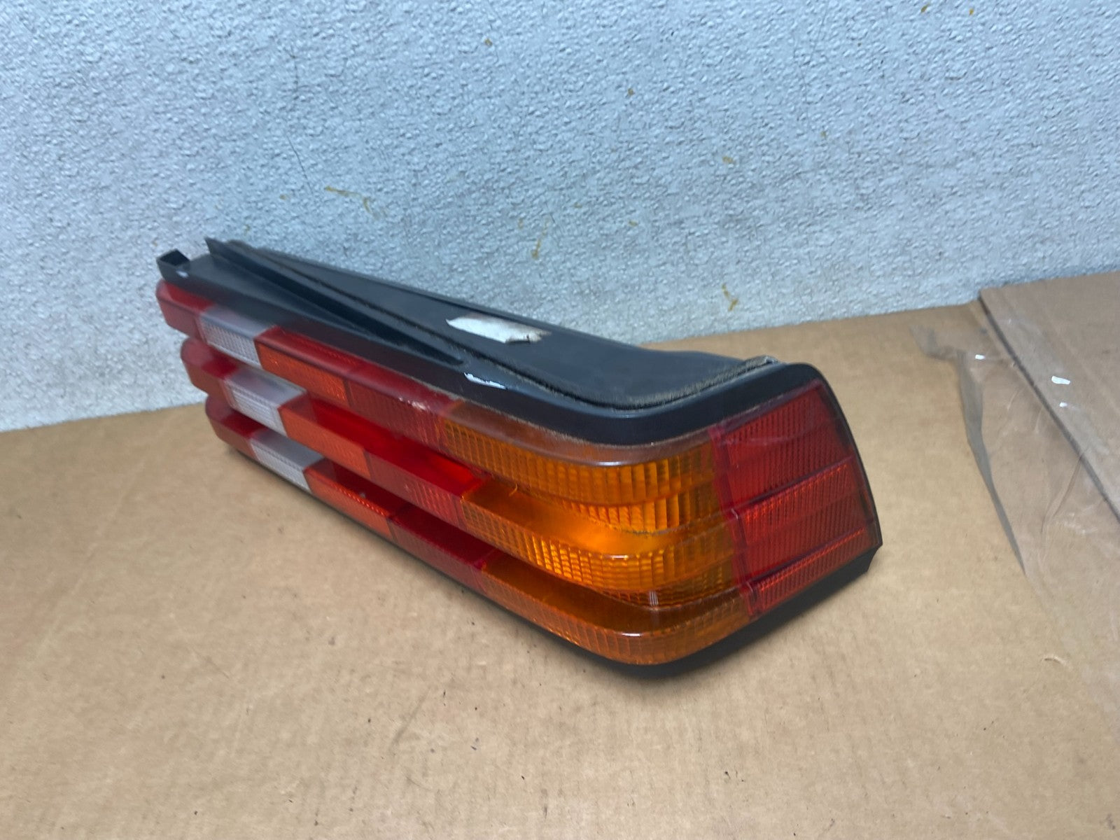 1984 - 1993 Mercedes-Benz W201 190E Right Passenger RH Side Tail Light r3437 DG1