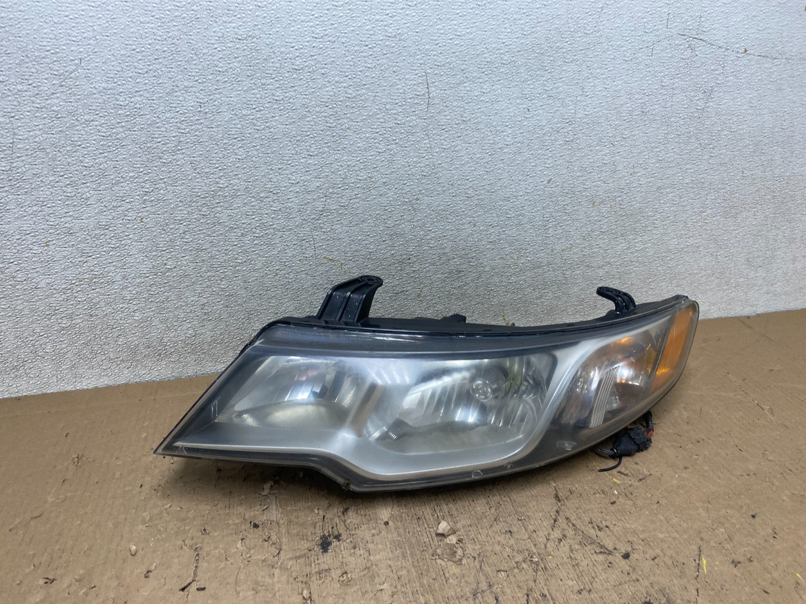 2010 to 2013 Kia Forte Koup Left Driver LH Halogen Headlight OEM S2003 DW0