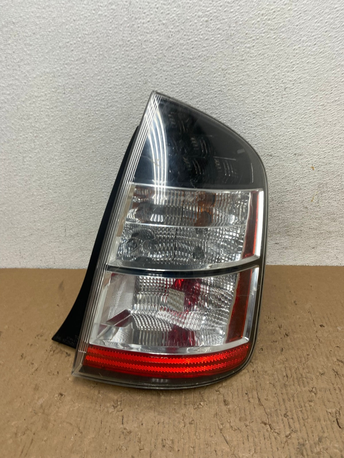 2004 - 2005 Toyota Prius Right Passenger Side Rh Tail Light AD8842 LK0