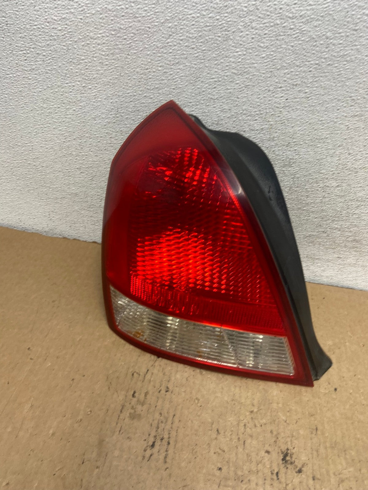 2001-2003 Sedan Hyundai Elantra Left Driver Lh Side Tail Light AG2350 LK0