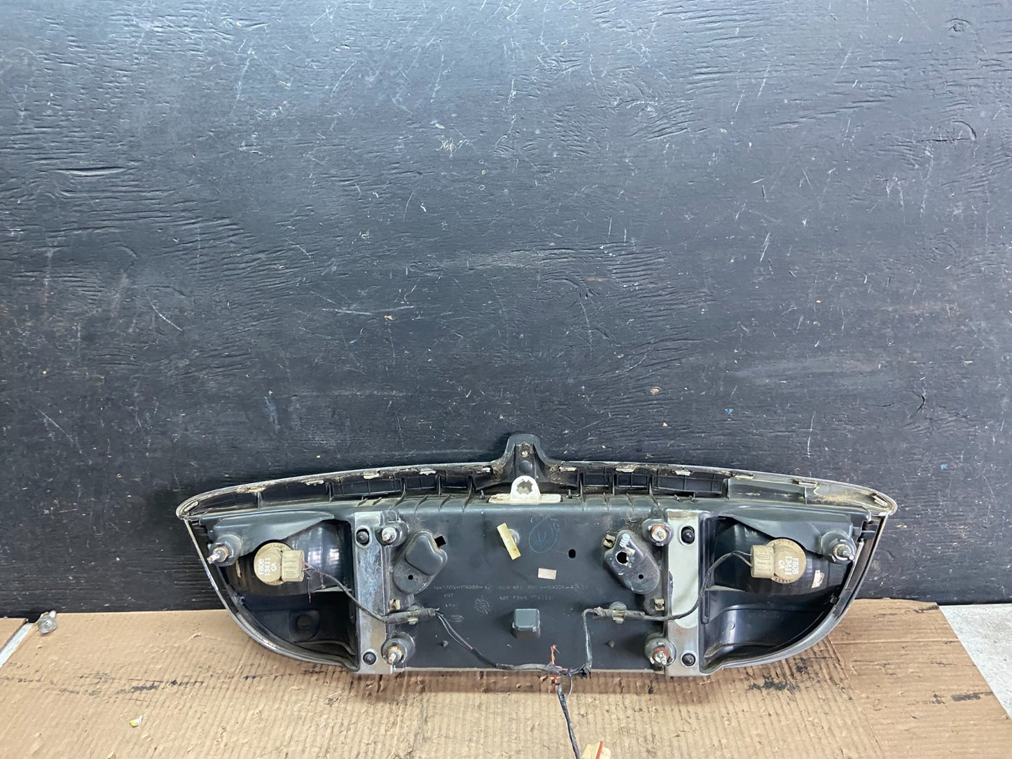 1999-2002 Lincoln Continental License Plate Panel Backup Lights Trim Q3437 DG5