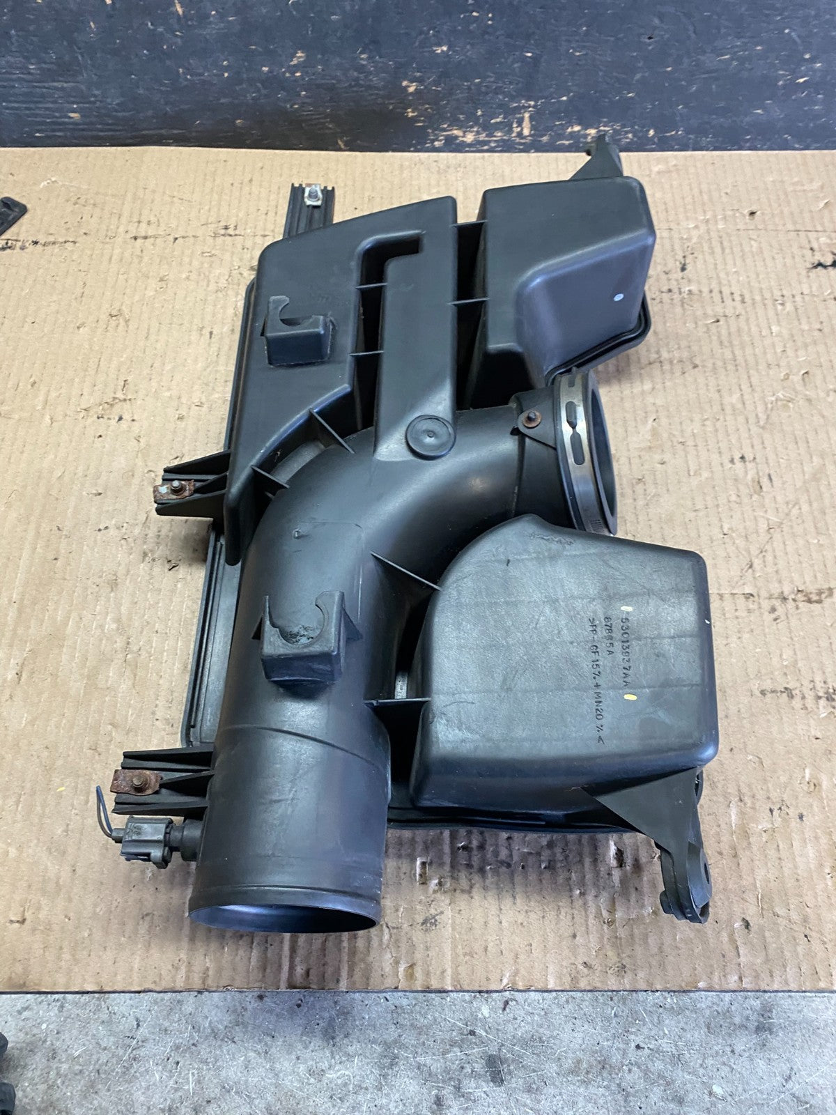 2008 2009 Jeep Commander 4.7L V8 Air Cleaner Filter Box Q3247 DG7