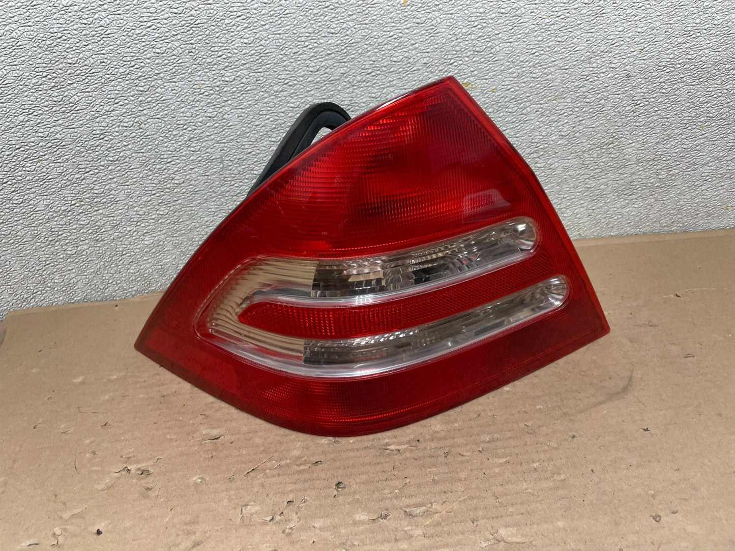 2001-2004 Mercedes-Benz C 230 C240 W203 C-Class Left Driver Tail Light AB0053 LK0