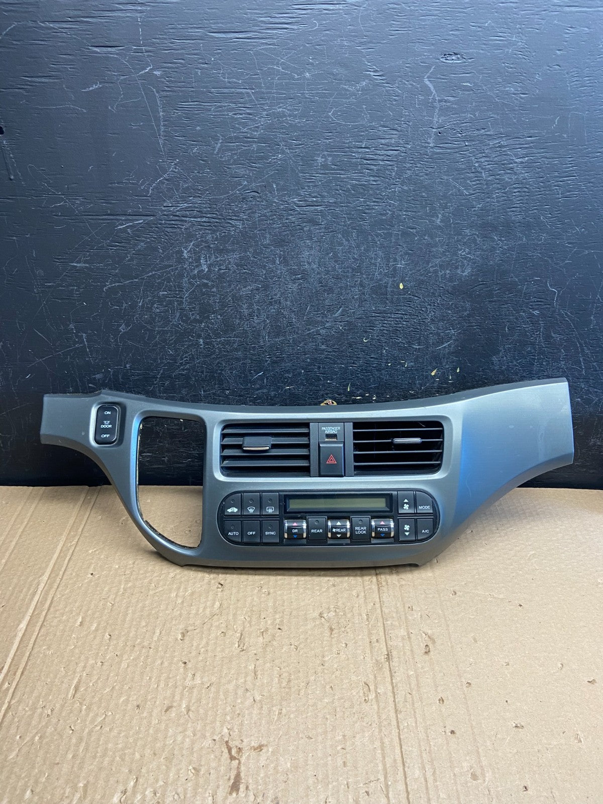 2005 to 2010 Honda Odyssey Radio Climate Control Dash Trim Bezel af6350 DG0