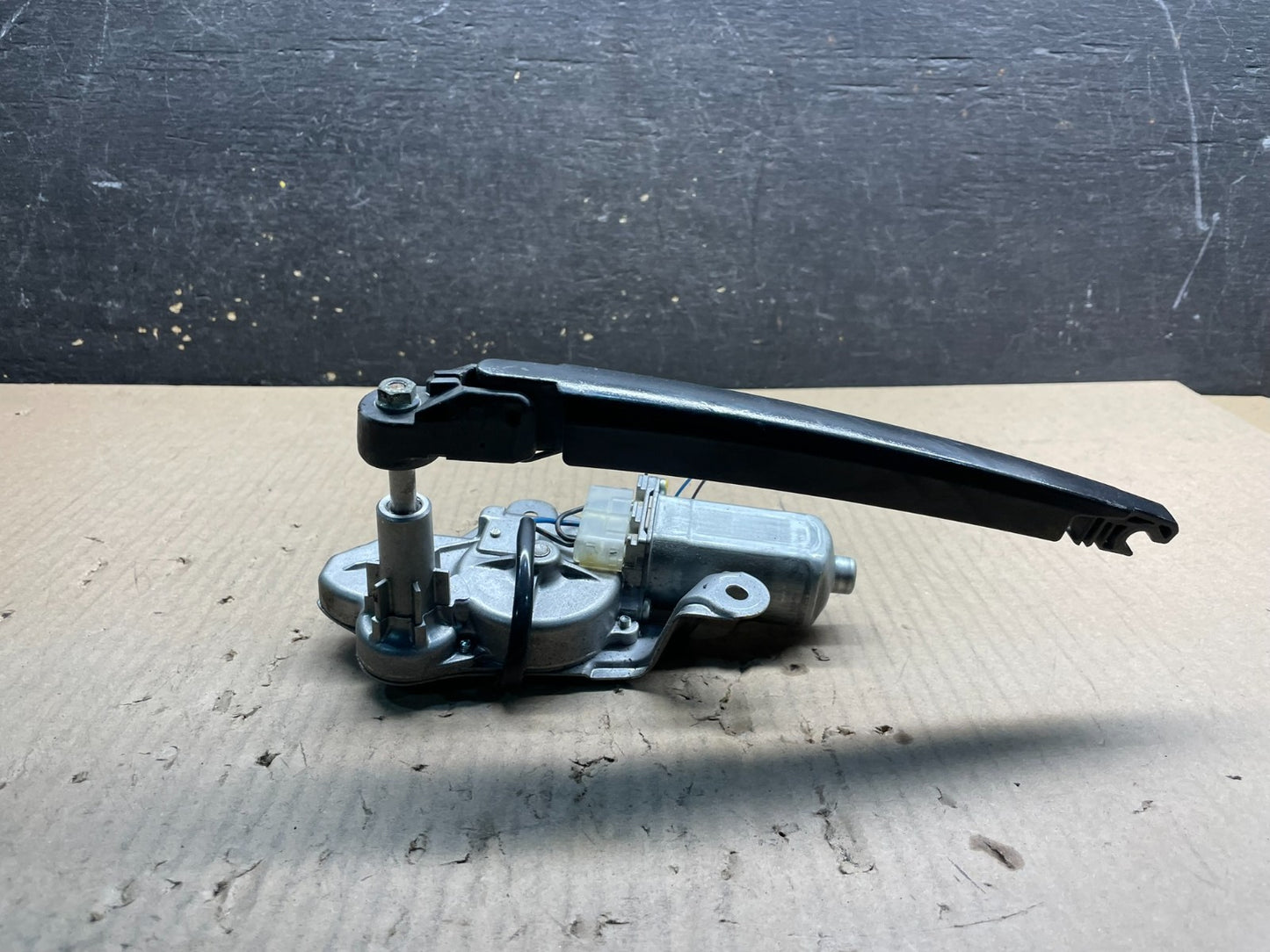 2006 to 2005 Mazda 5 Windshield Rear Wiper Motor X0537 DG3