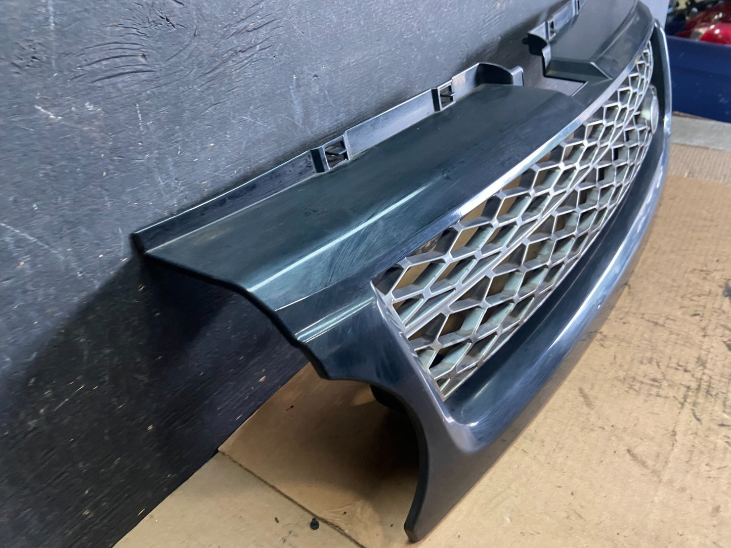 2010 to 2013 Land Rover Discovery  Front Upper Grill Grille Q9945 DG2