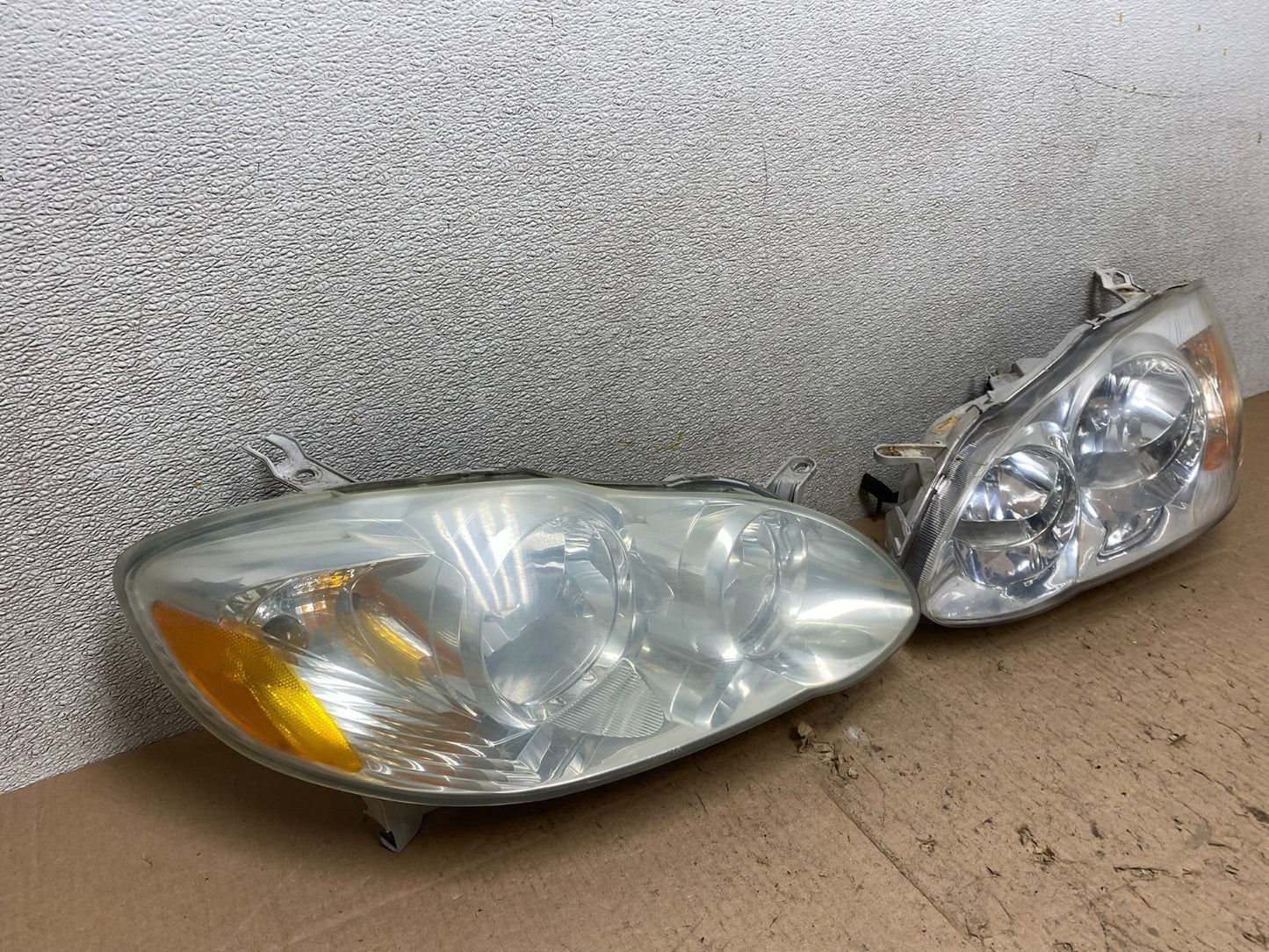 2003 to 2004 Toyota Corolla Left+Right Side Set Headlights W2743 DW1