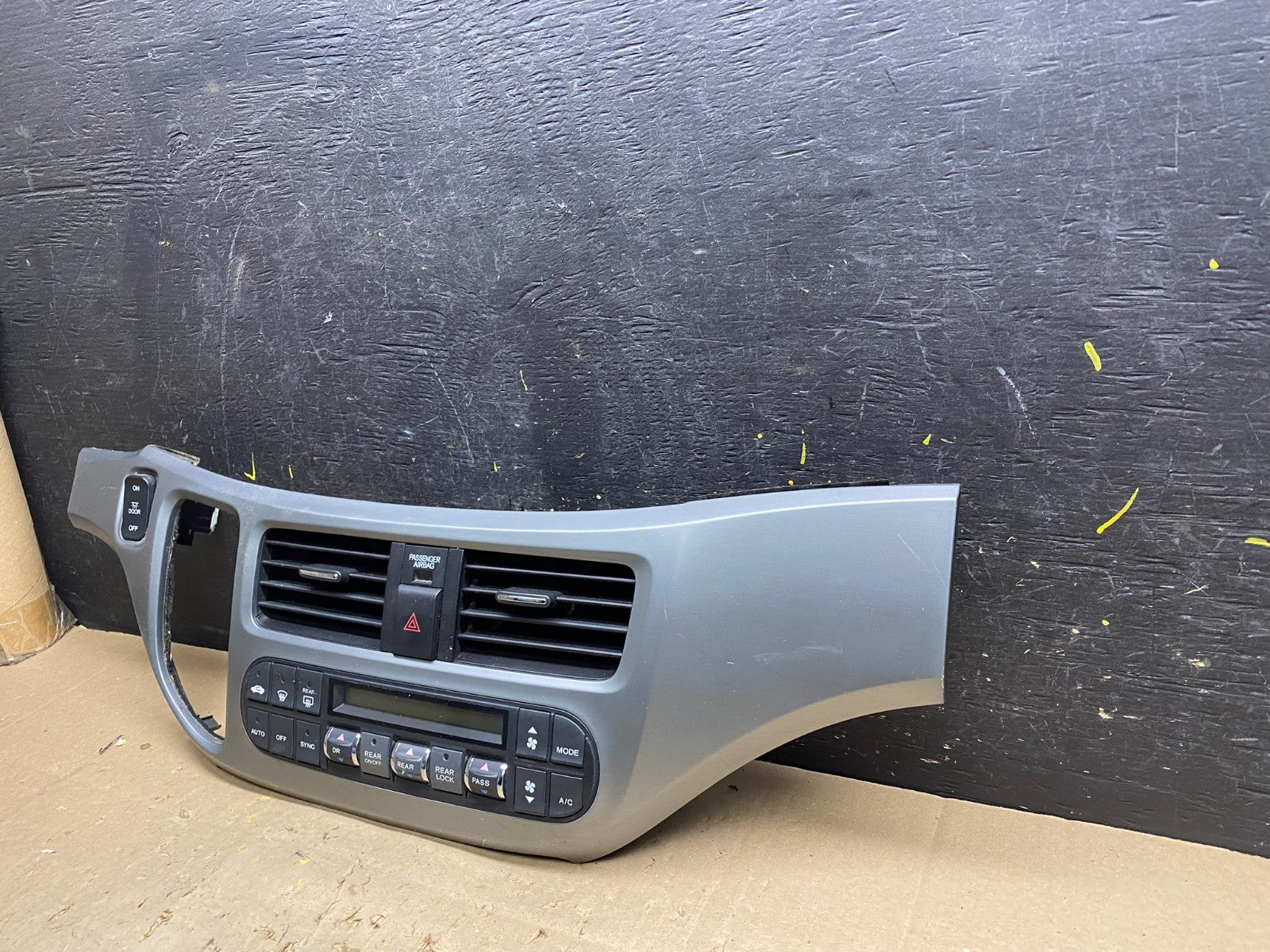 2005 to 2010 Honda Odyssey Radio Climate Control Dash Trim Bezel u5145 DG2