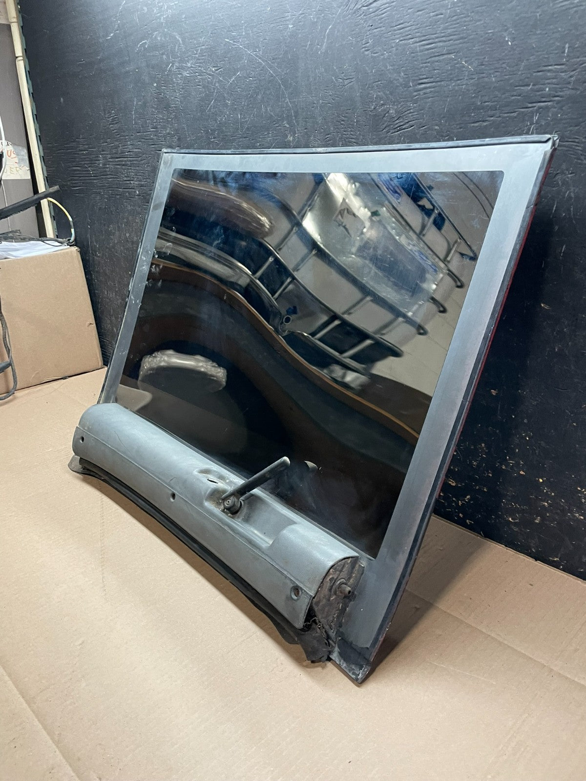 1984 to 1992 Pontiac Firebird Right Passenger Side Sunroof Top Glass Z82796