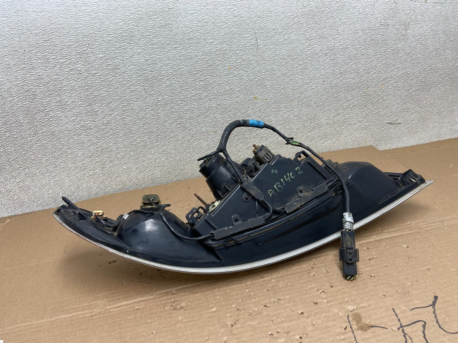 1999 to 2002 Lincoln Continental Left Driver LH Side Headlight Oem AB1402 DW9