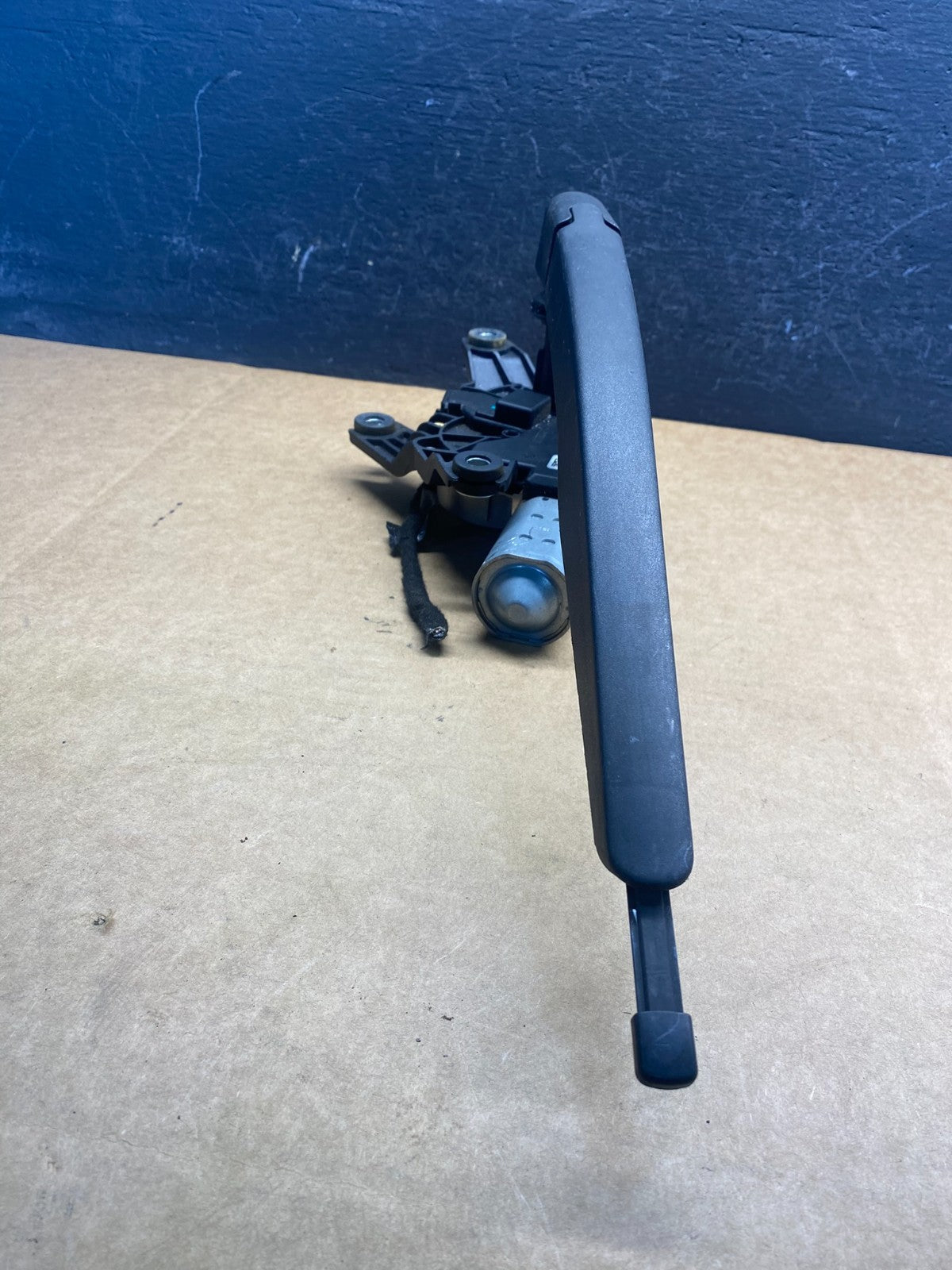 2020 to 2023 Ford Explorer Rear Windshield Wiper Motor AD7457 DG2