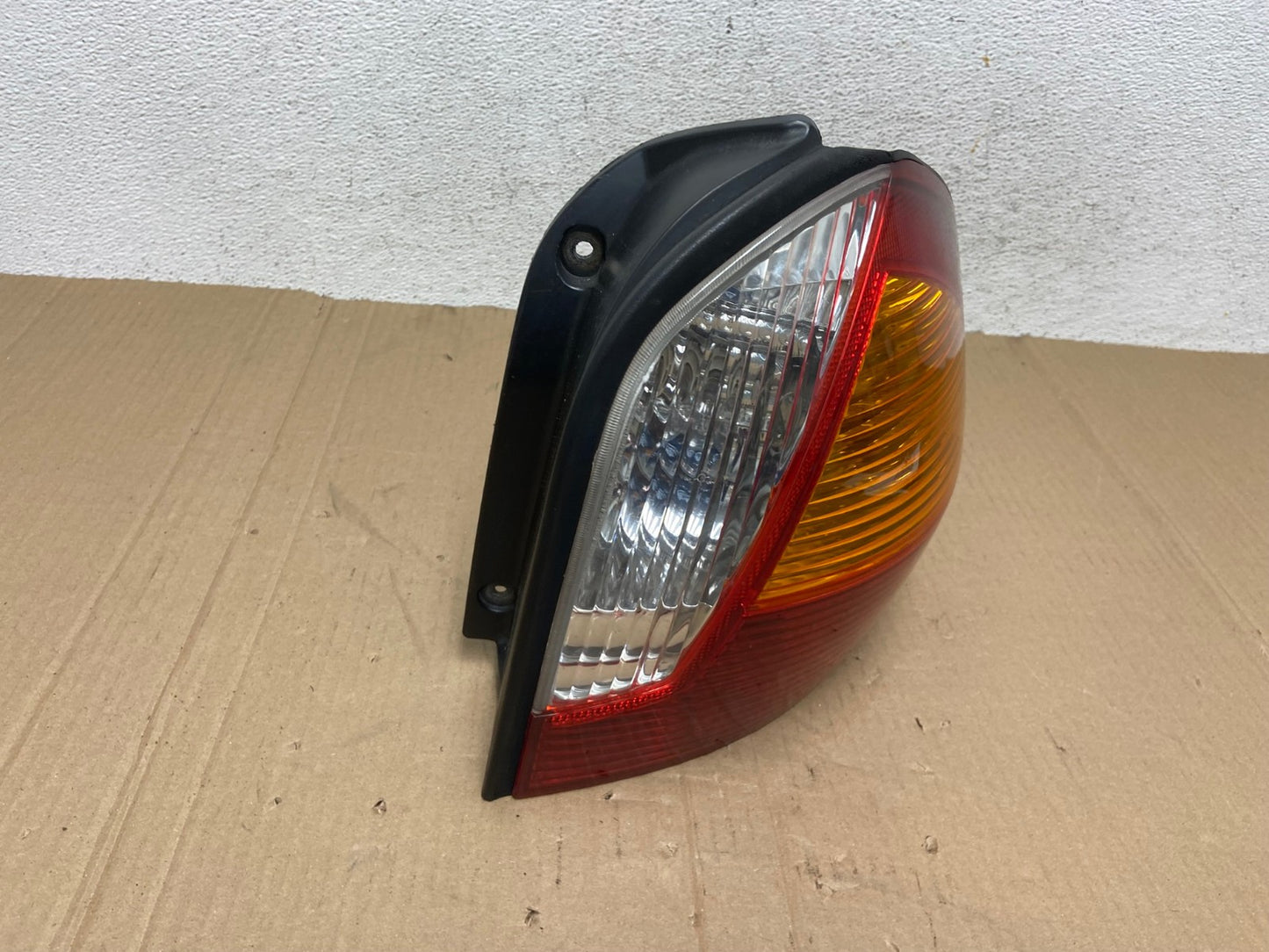 2001 2002 2003 2004 Hyundai Santa Fe Right Passenger Rh Tail Light AE8925 LK2