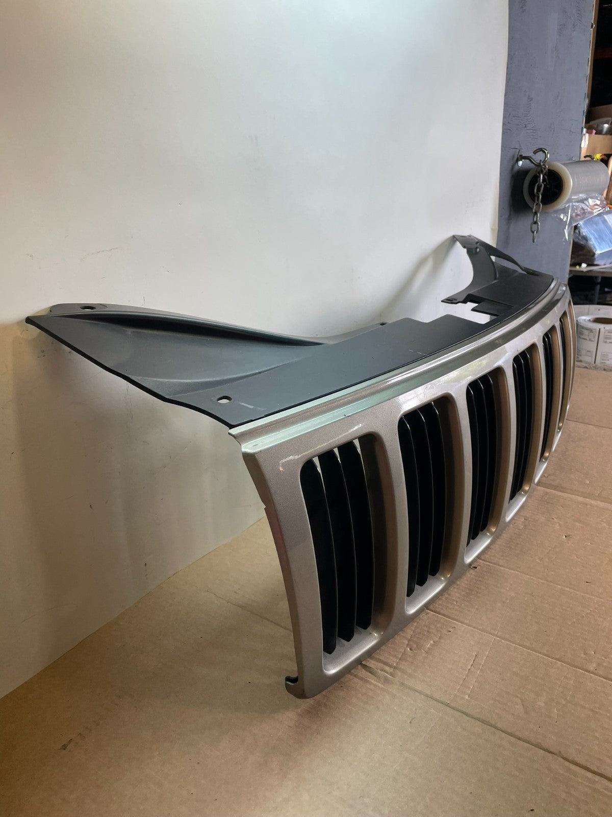 2005 2006 2007 Jeep Grand Cherokee Front Upper Grill Grille ah0055 DG2