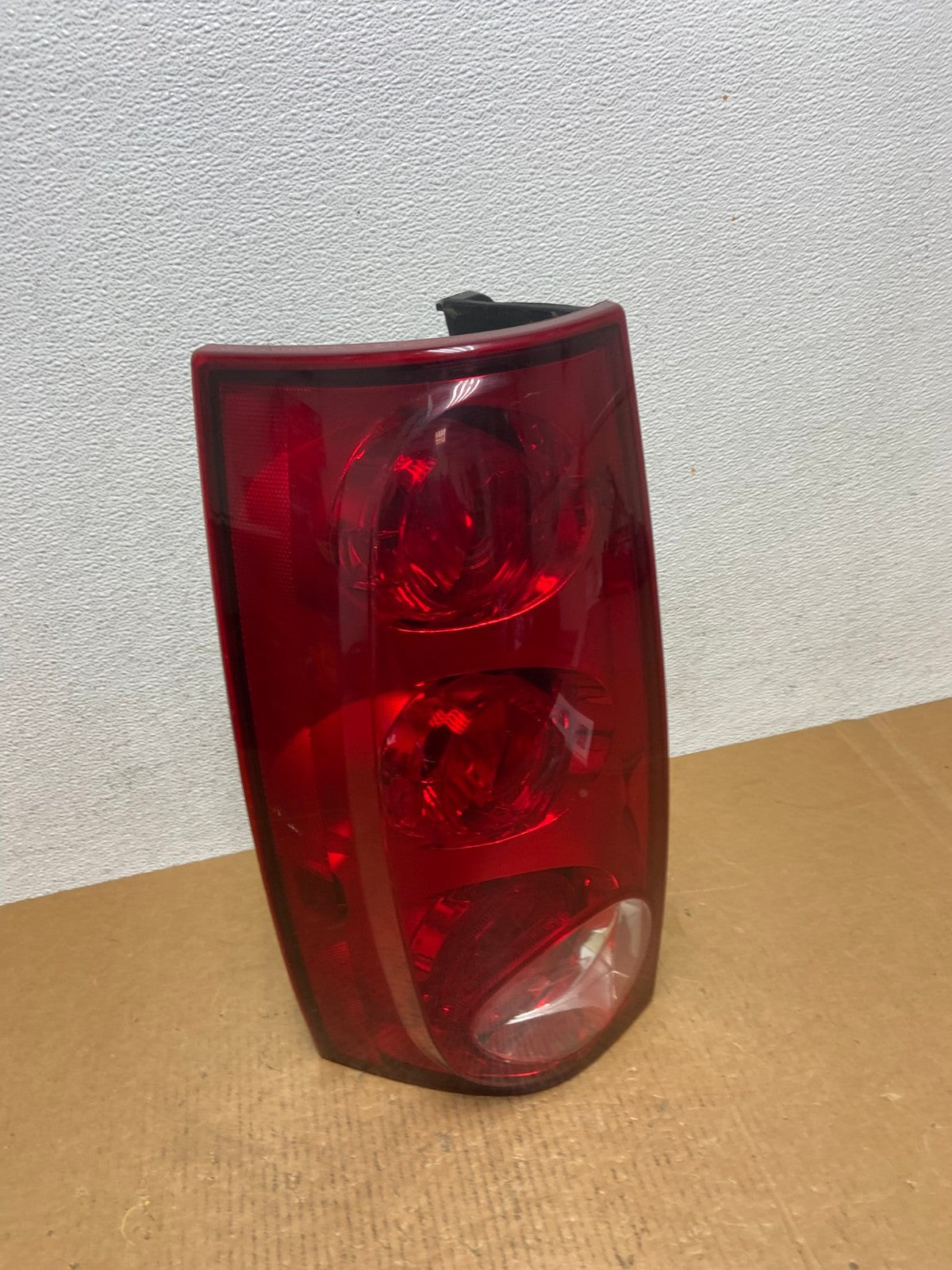 2007 to 2011 GMC Yukon Left Driver LH Side Tail Light AE0671 LK2