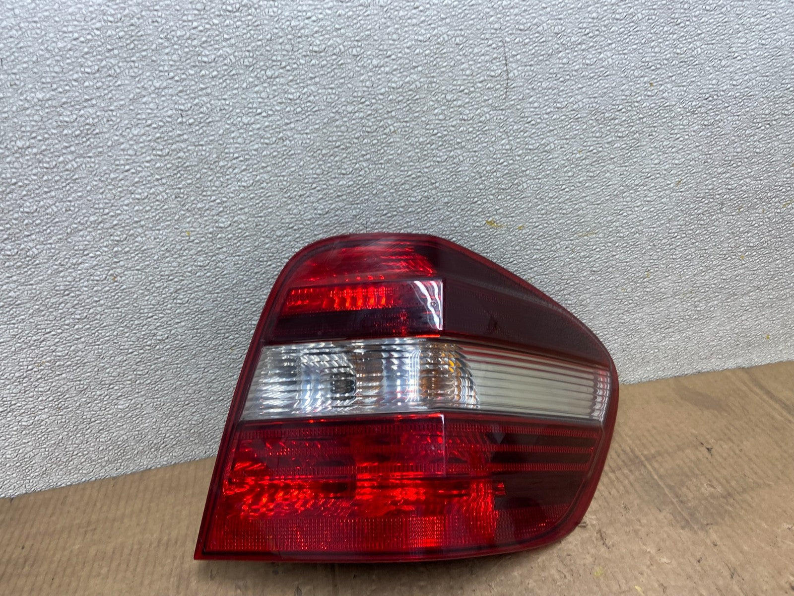 2009 to 2011 Mercedes ML350 ML-Class Right Passenger RH Tail Light AA6747 LK0