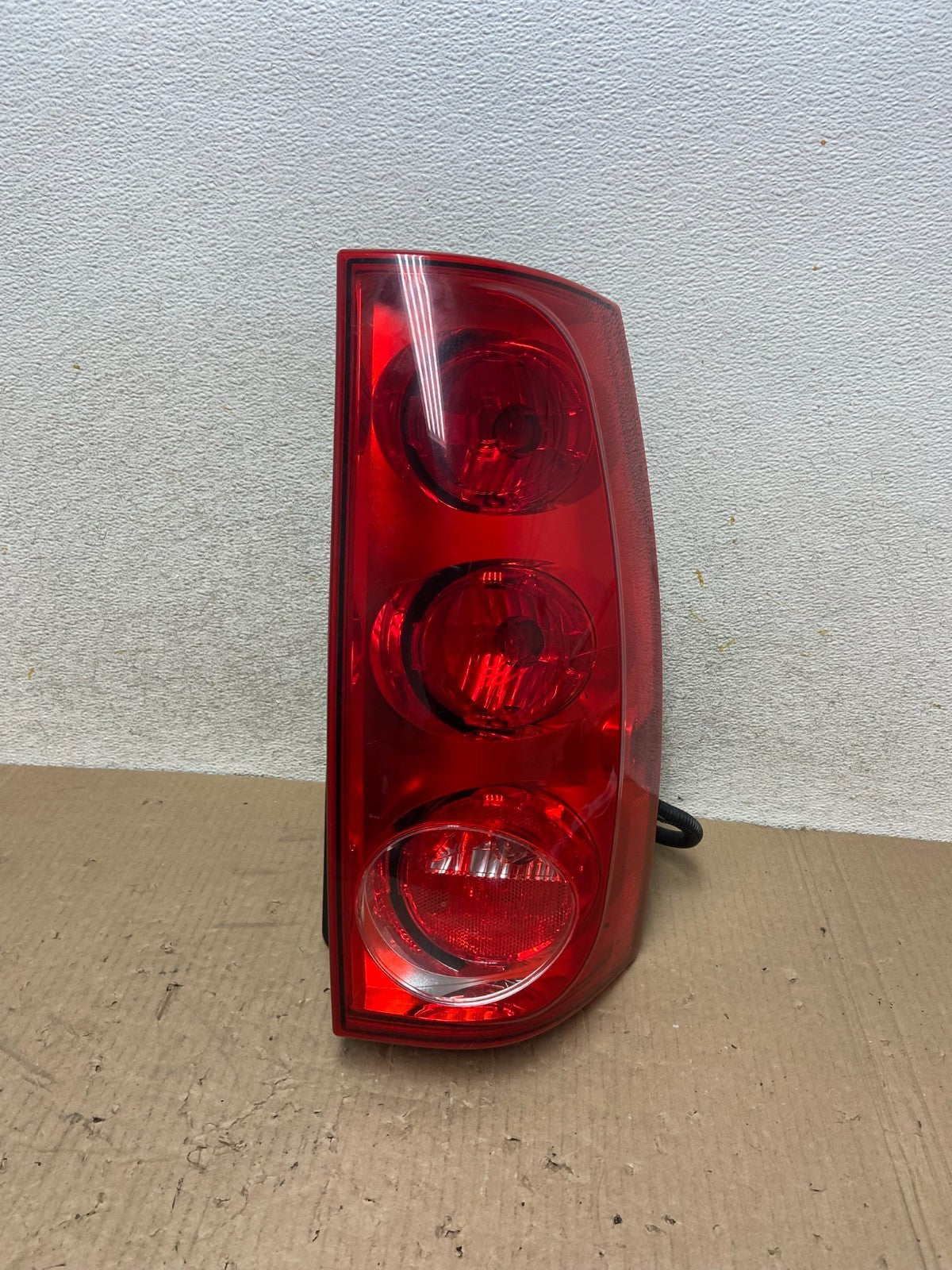 2007 to 2011 GMC Yukon Right Passenger RH Side Tail Light AJ1831 LK0