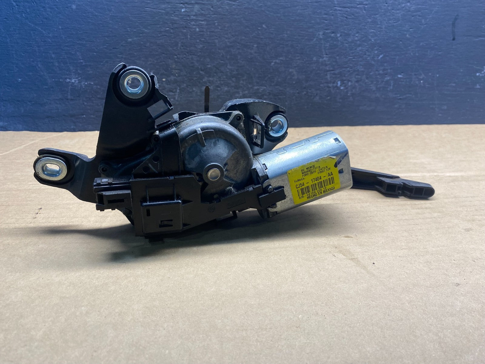 2013 to 2019 Ford Escape Rear Windshield Wiper Motor AD3522 DG5