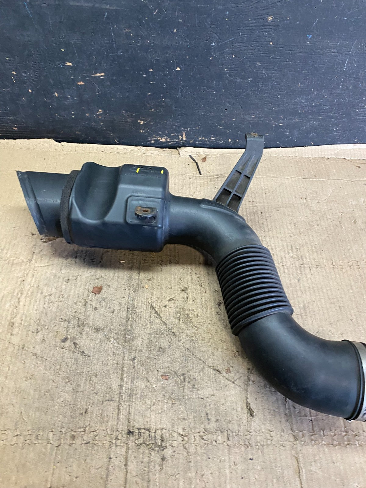 2007 to 2011 Toyota Tundra 4.0L Air Cleaner Intake Hose OEM P0902 DG4