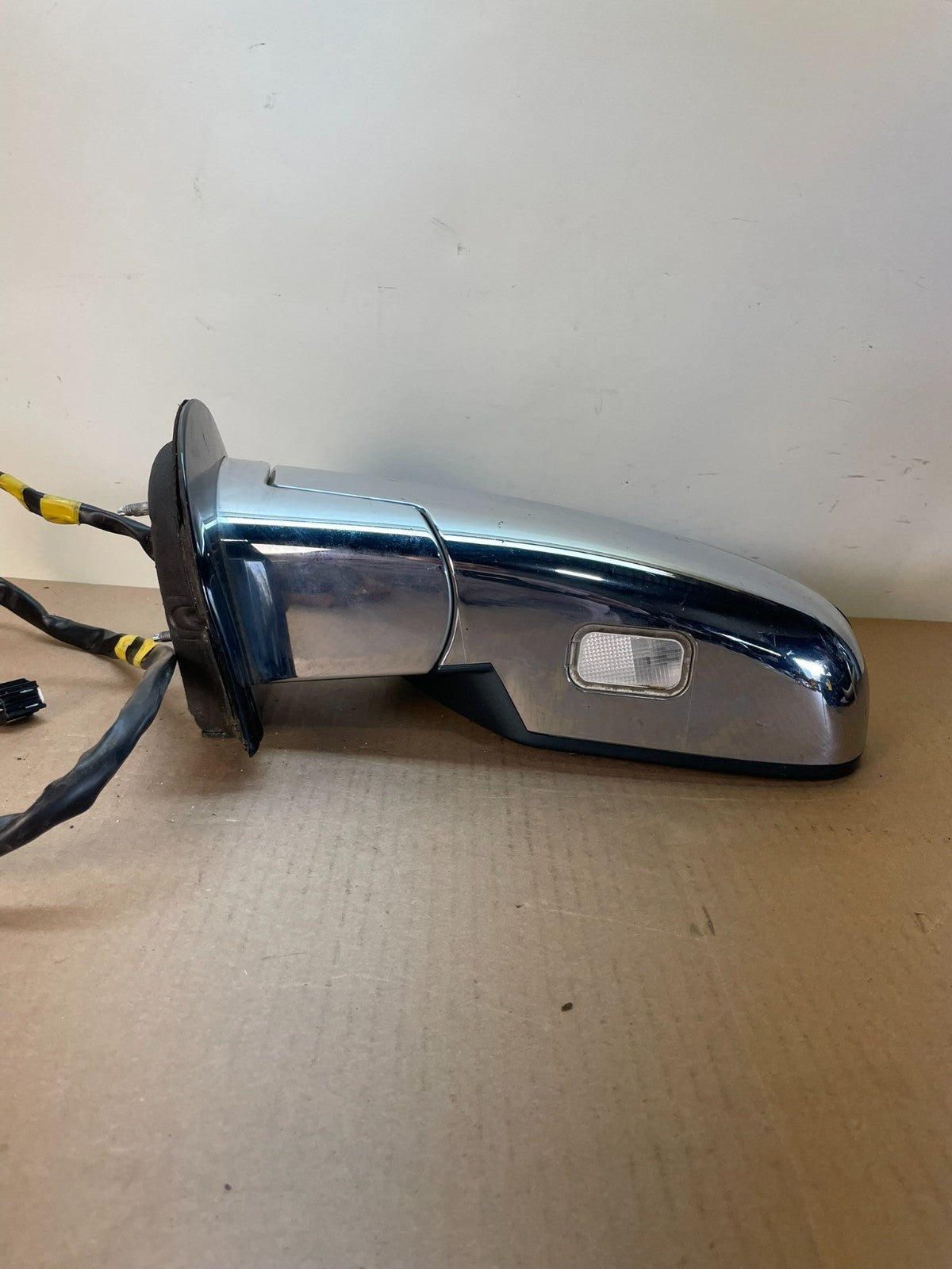2007 - 2014 Cadillac Escalade Left Driver Door Mirror Turn Signal AI0717 DW3