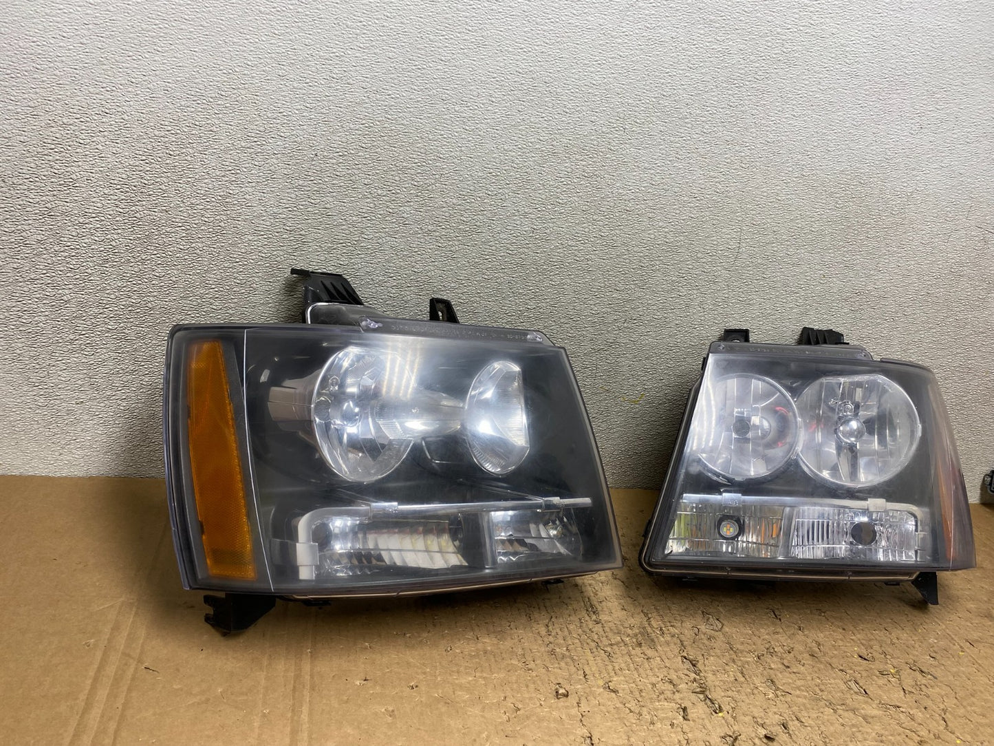 2007 to 2013 Chevrolet Suburban Tahoe Left+Right Set Headlights TYC V8698 DW2