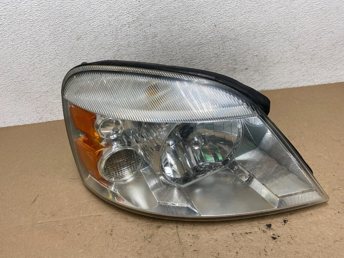 2004 - 2007 Ford Freestar Right Passenger RH Side Headlight Halogen AF5015 DW0