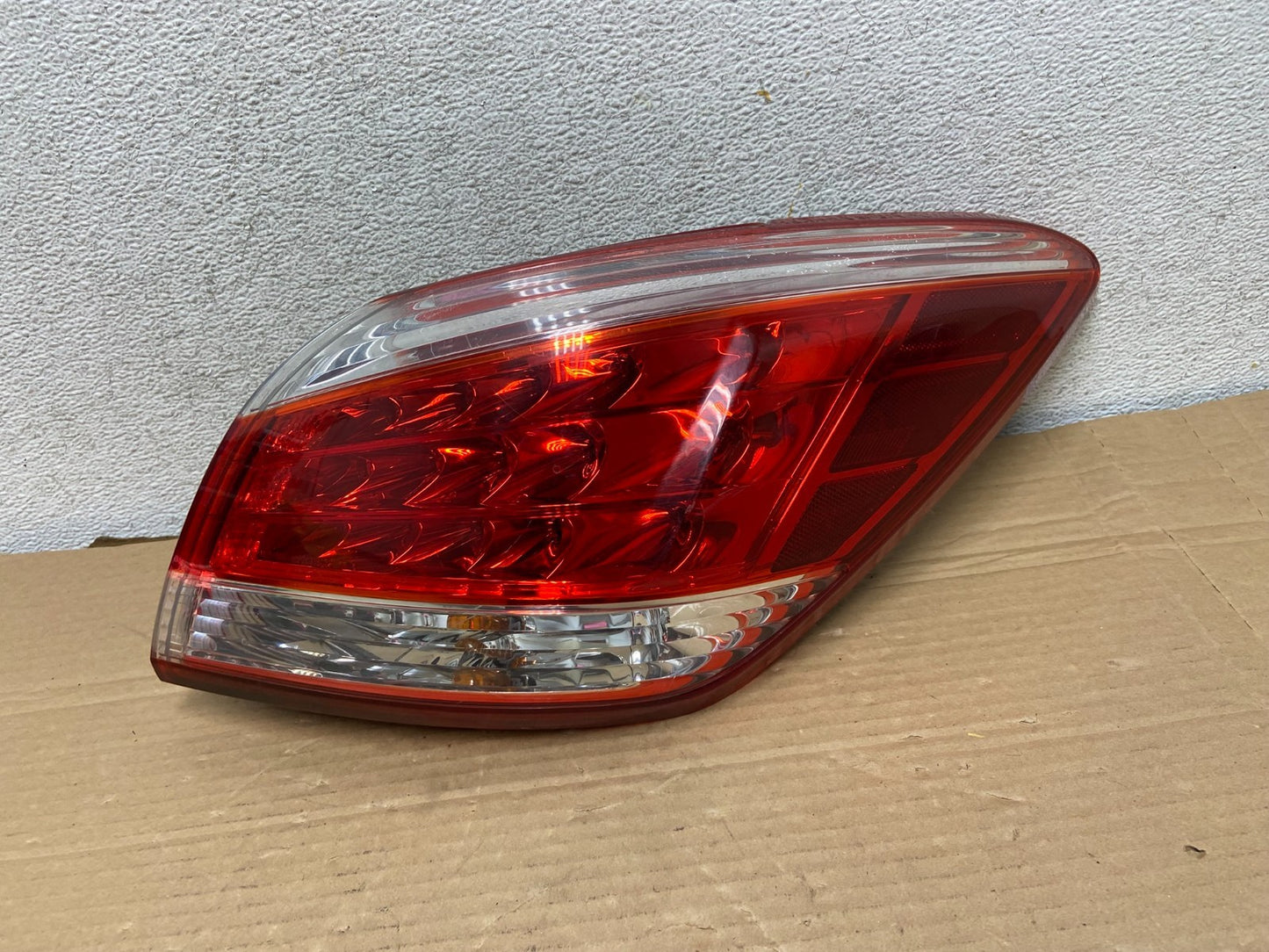 2011 - 2014 Nissan Murano Right Passenger Side RH Tail Light AG8939 DW0