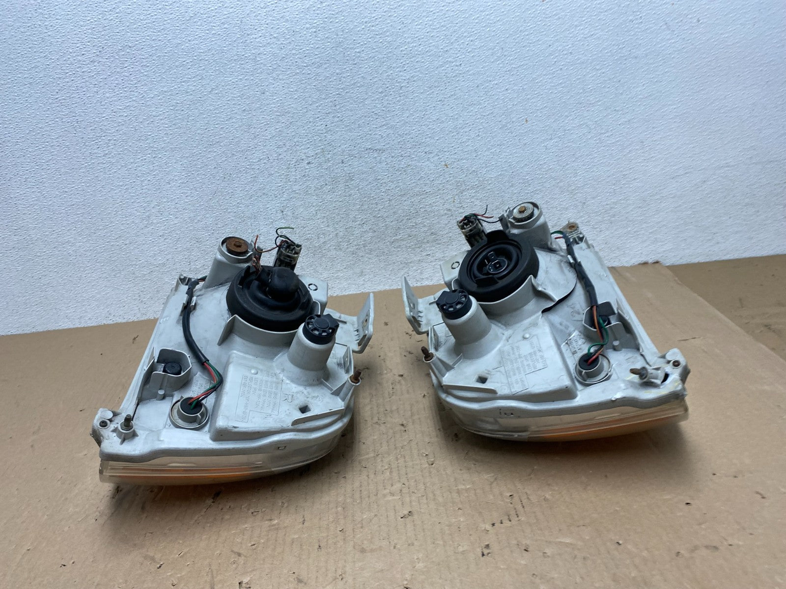 2004 to 2006 Suzuki XL-7 XL7 Left+Right Side Halogen Headlights AE88079