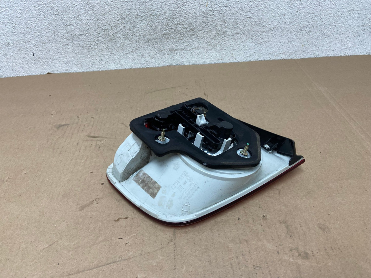2004-2007 Volkswagen Touareg Right Passenger Rh Side Inner Tail Light AG45713