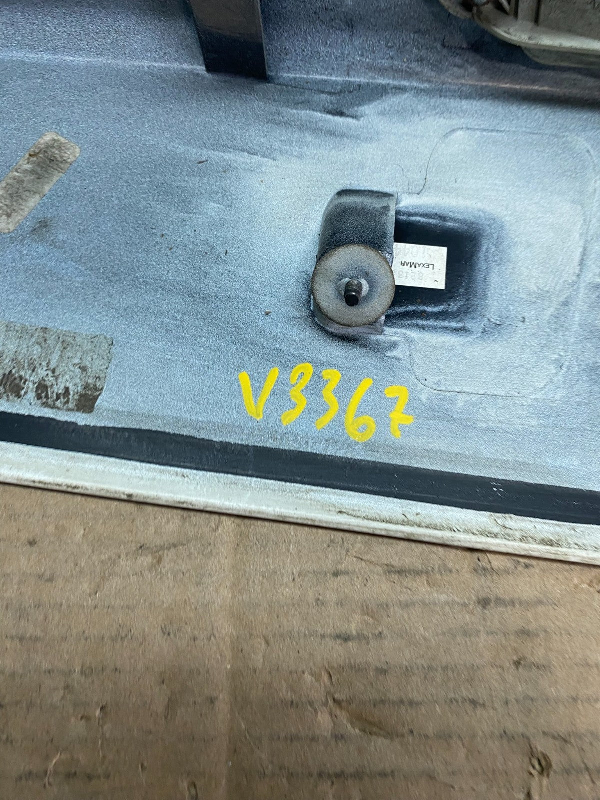 2004 to 2010 Infiniti QX56 Rear Tailgate Liftgate Spoiler Wing W/ Light V3367 DG8