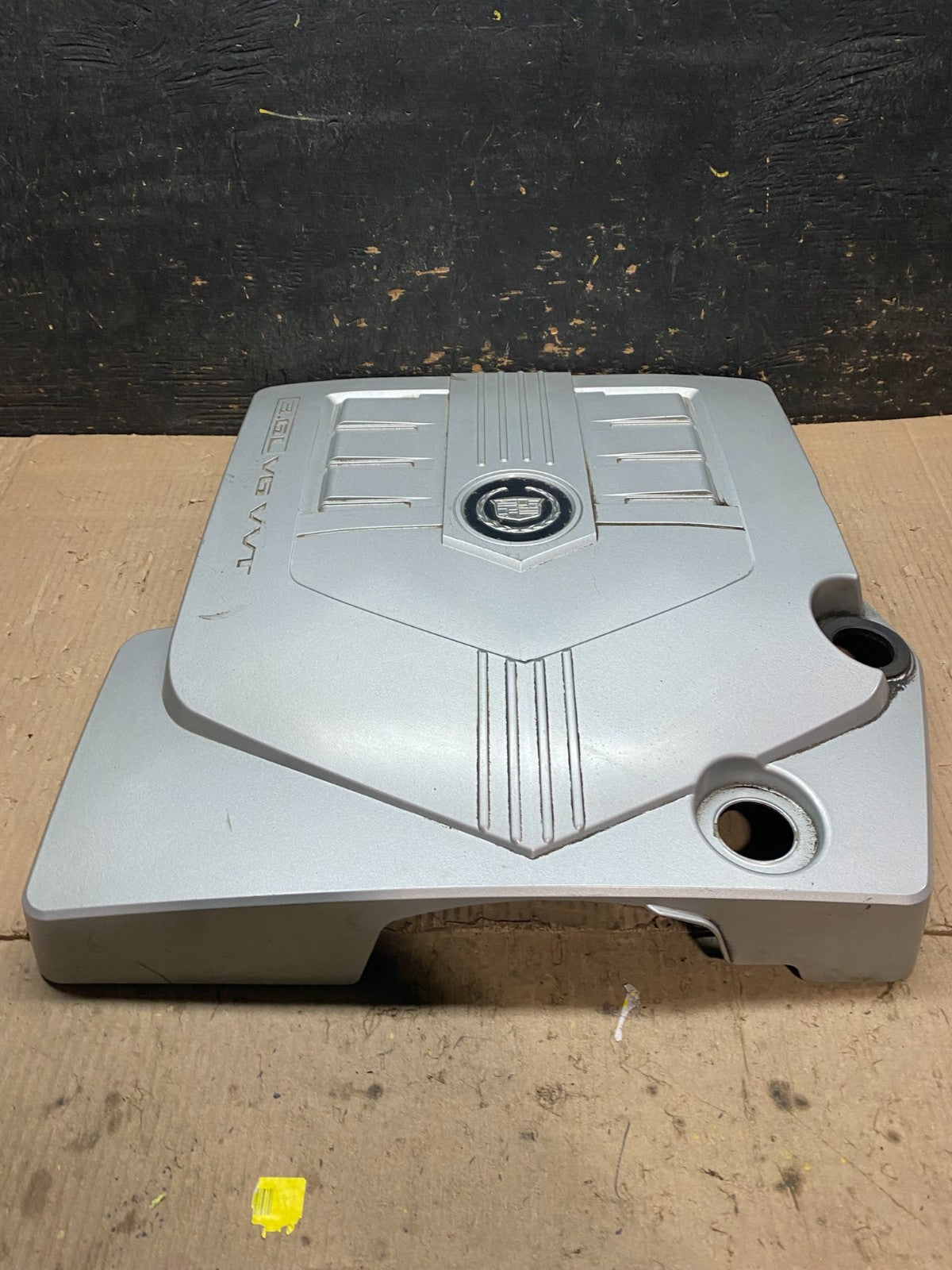 2004 to 2007  Cadillac CTS4.2L Plastic Engine Cover Shield OEM x8196 DG0
