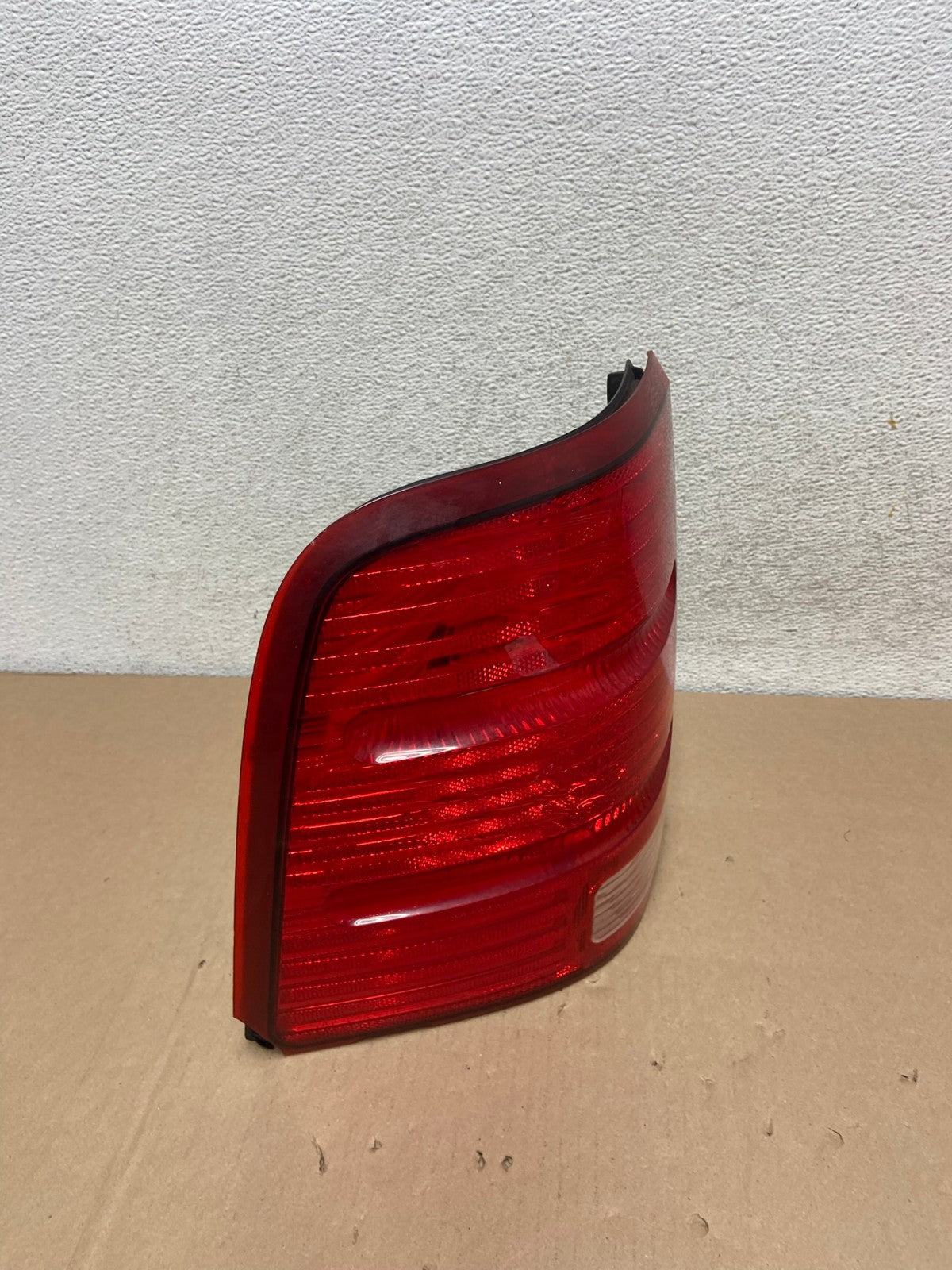 2002 to 2005 Ford Explorer Left Driver Lh Side Tail light AG6629 LK2