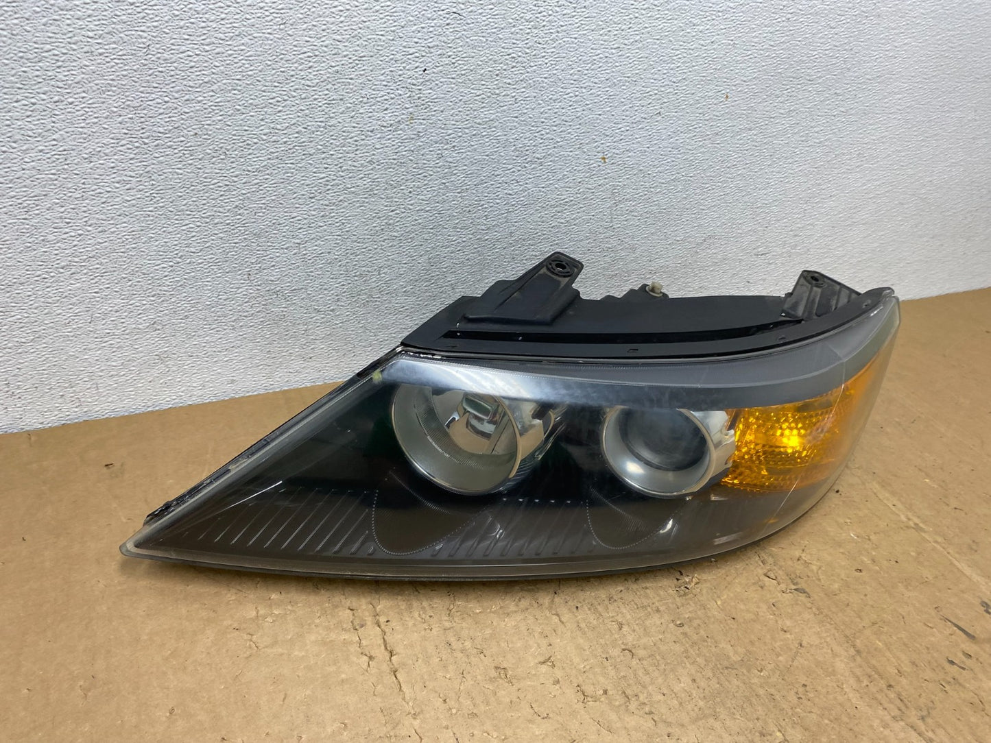 2011 to 2013 Kia Sorento Left Driver LH Side Headlight Halogen AD0560 DW2