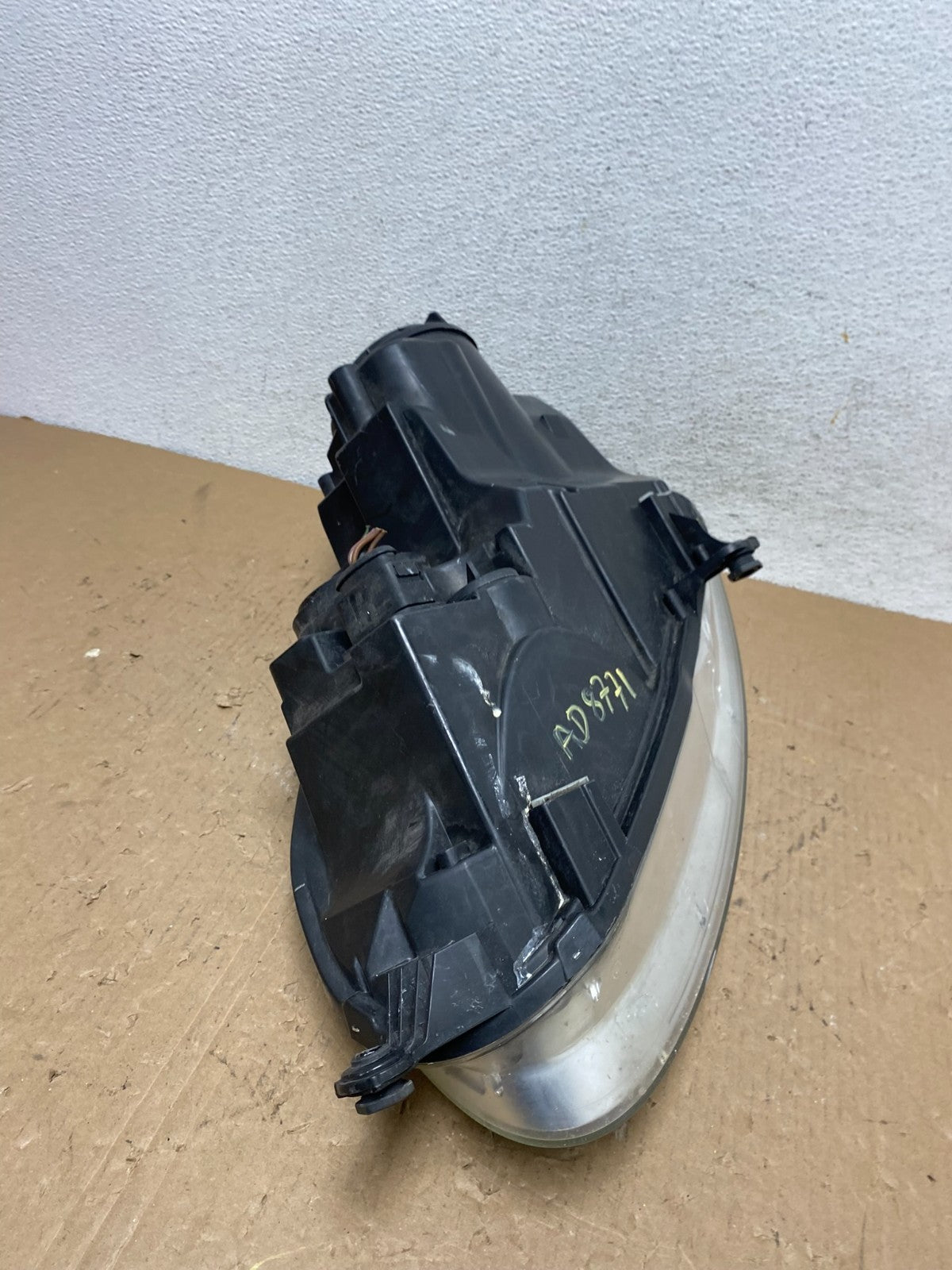 2005 - 2010 Volkswagen Jetta Right Passenger RH Side Headlight Halogen AD8771 DW9