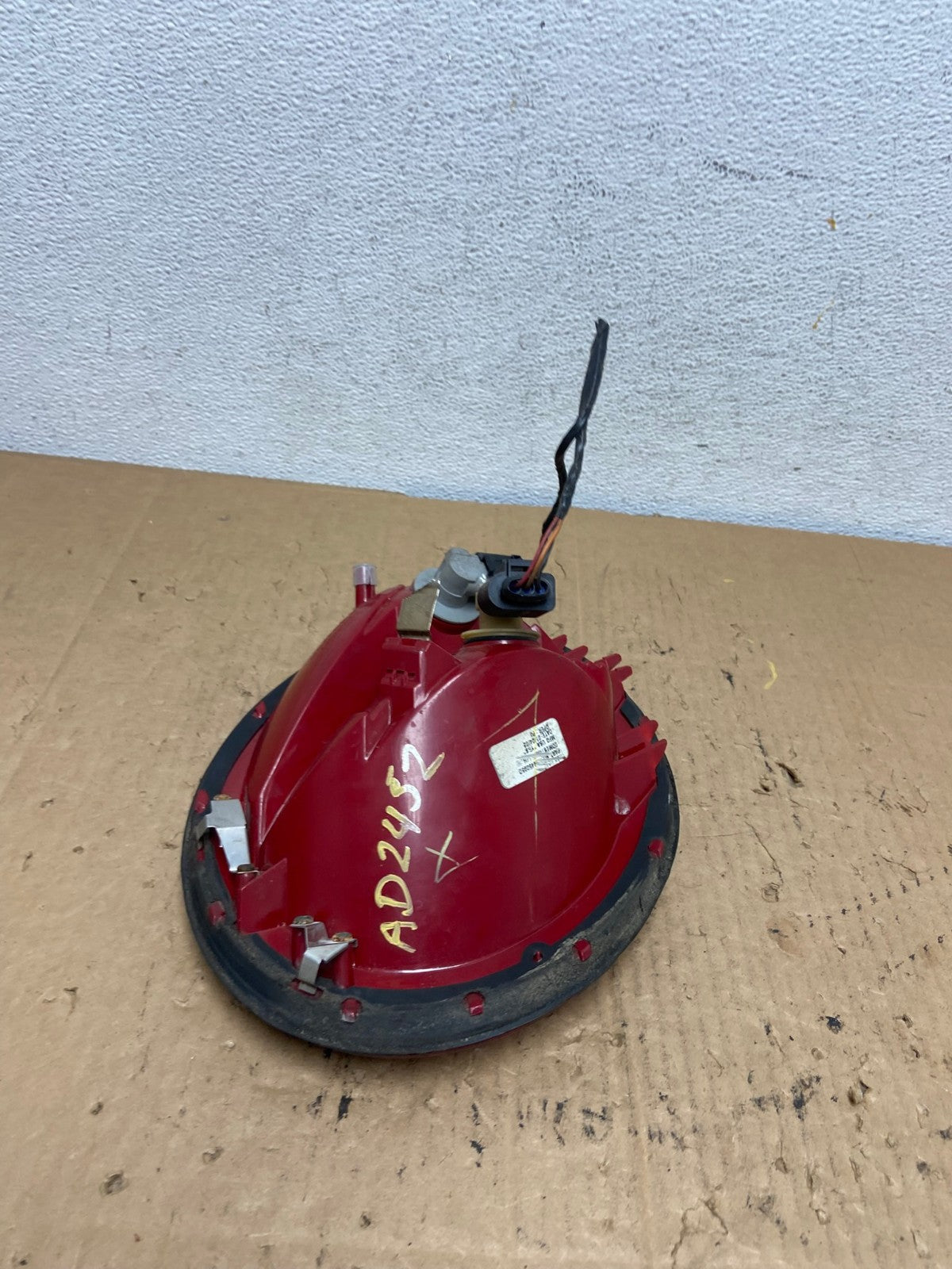 1998-2005 Volkswagen Beetle Left Driver LH Side Tail Light AD2452 LK6