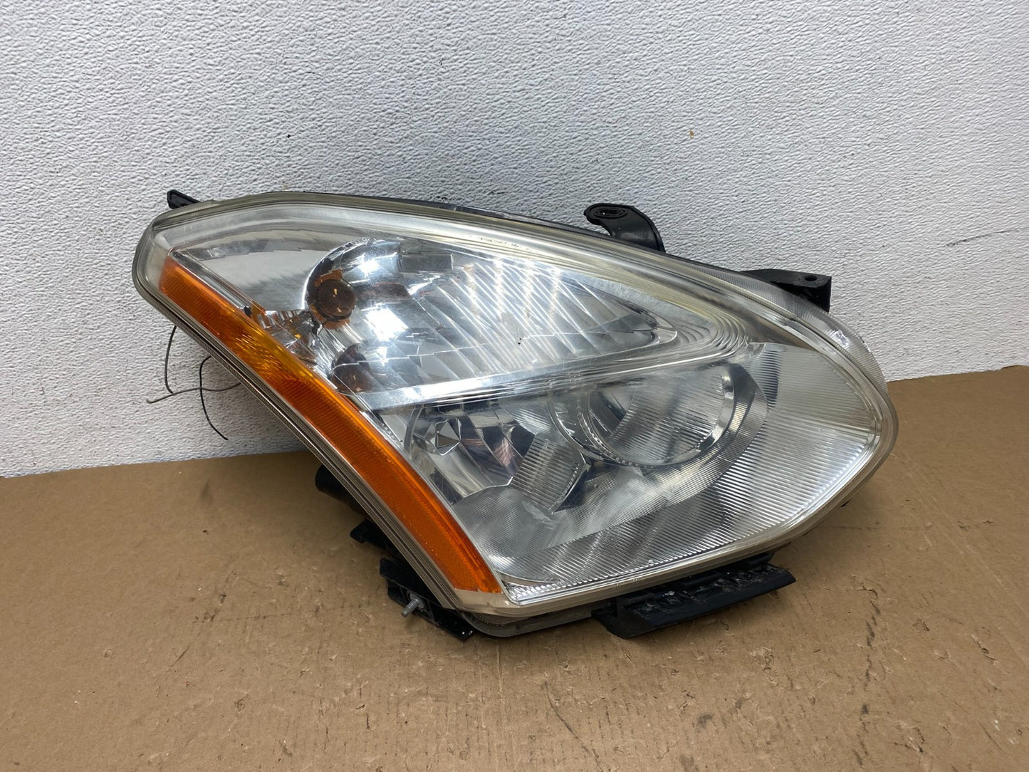 2009-2013 Nissan Rogue Right Passenger Xenon HID Headlight AD8088 DW0